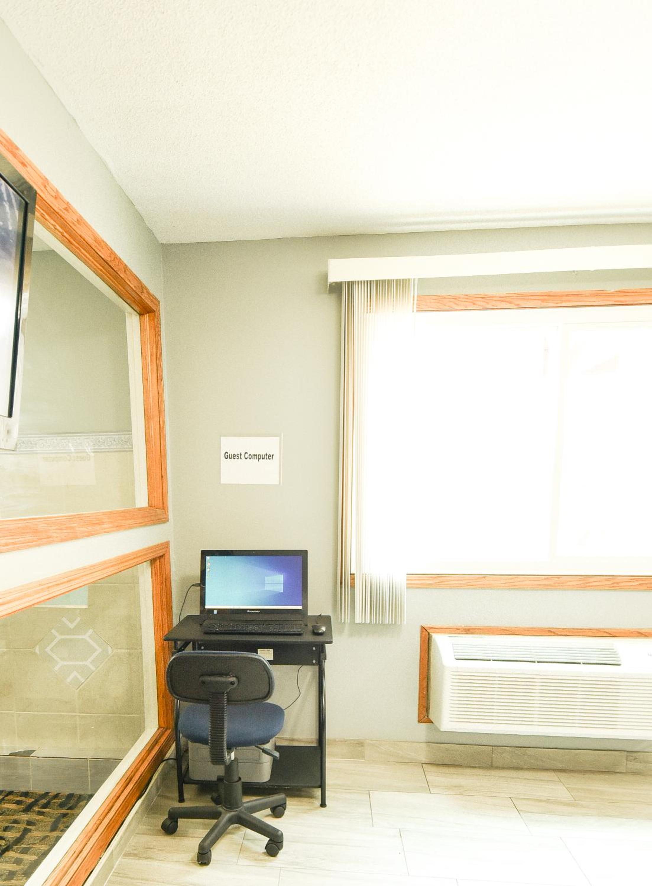 Super 8 by Wyndham McLean/Bloomington SW - Property Image 29