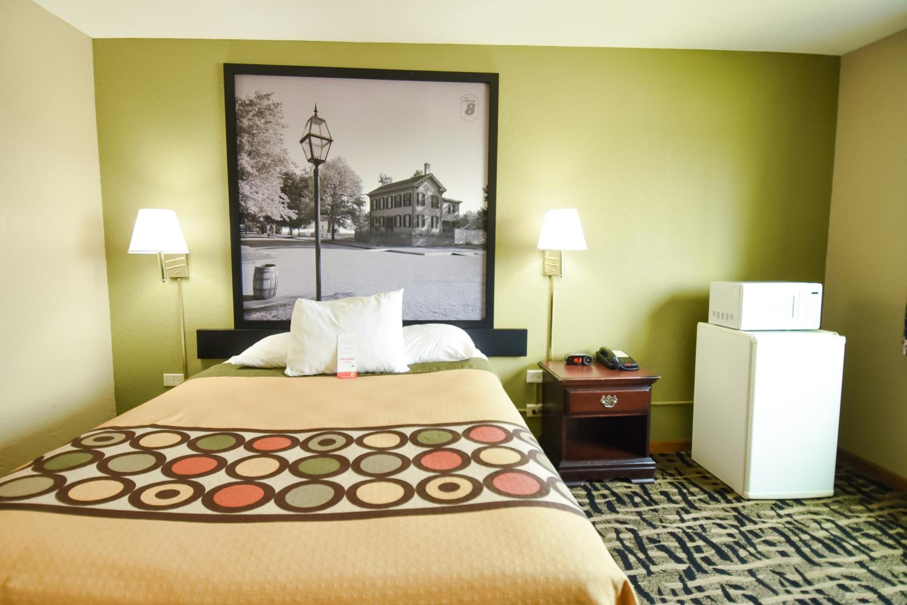 Super 8 by Wyndham McLean/Bloomington SW - Property Image 5