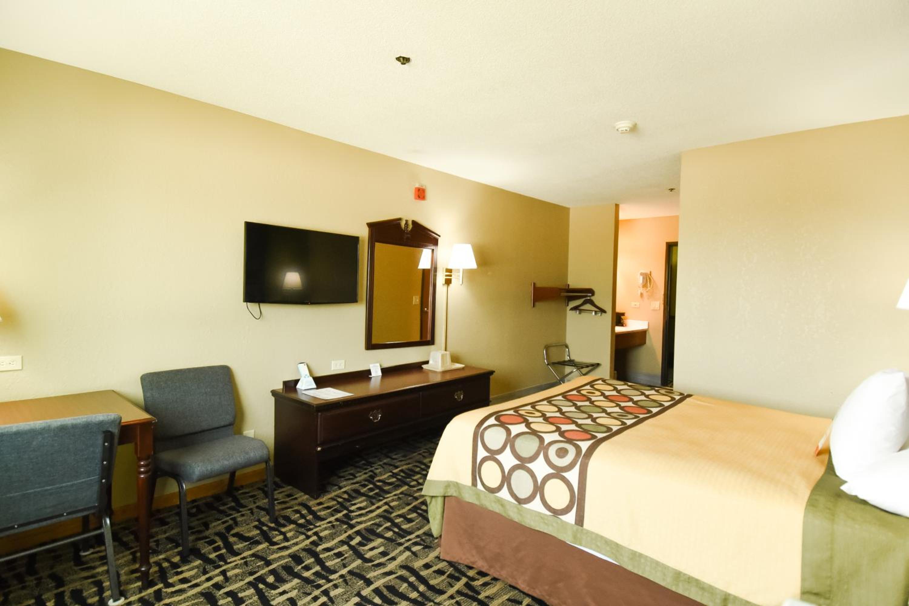 Super 8 by Wyndham McLean/Bloomington SW - Property Image 7