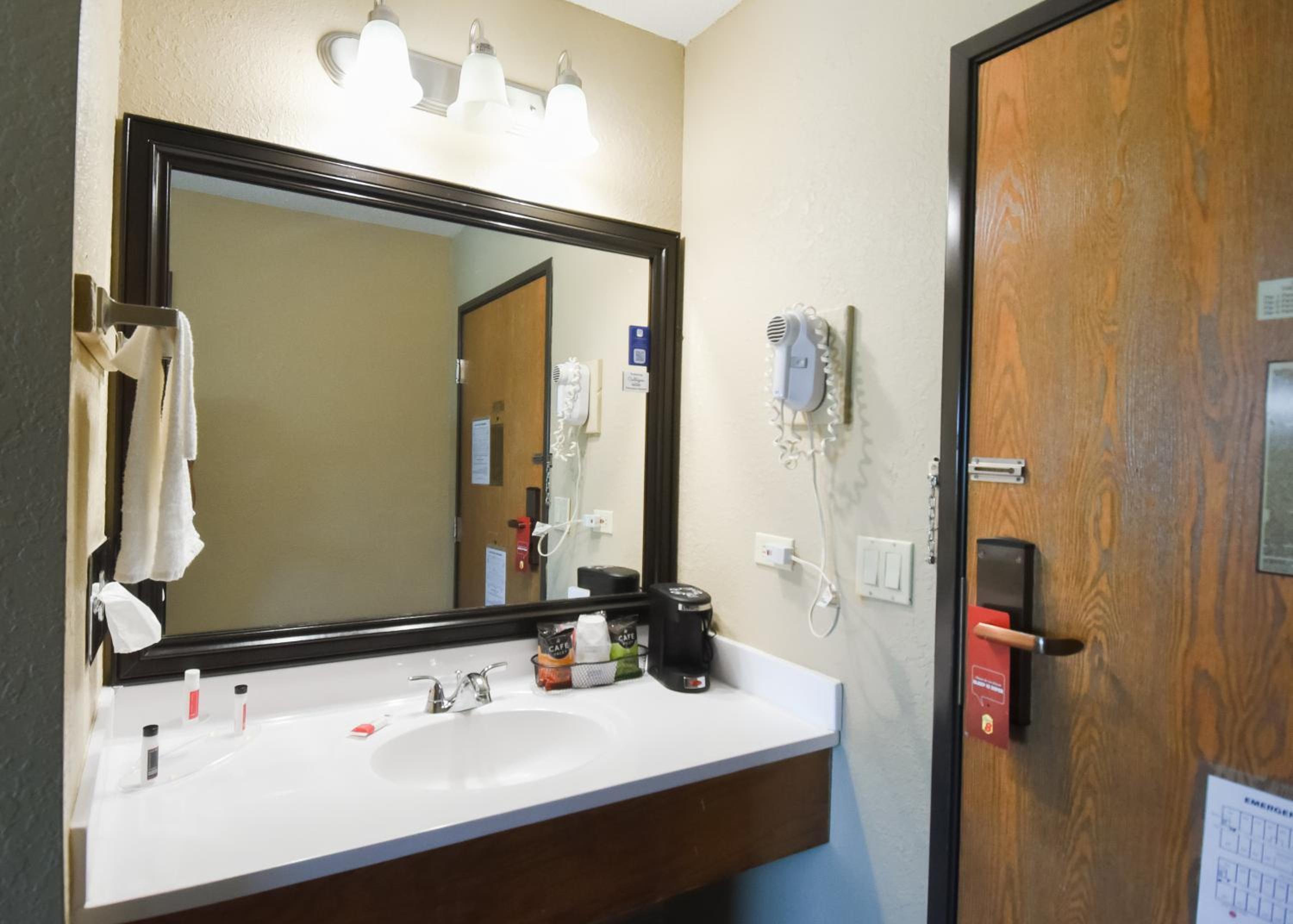 Super 8 by Wyndham McLean/Bloomington SW - Property Image 16