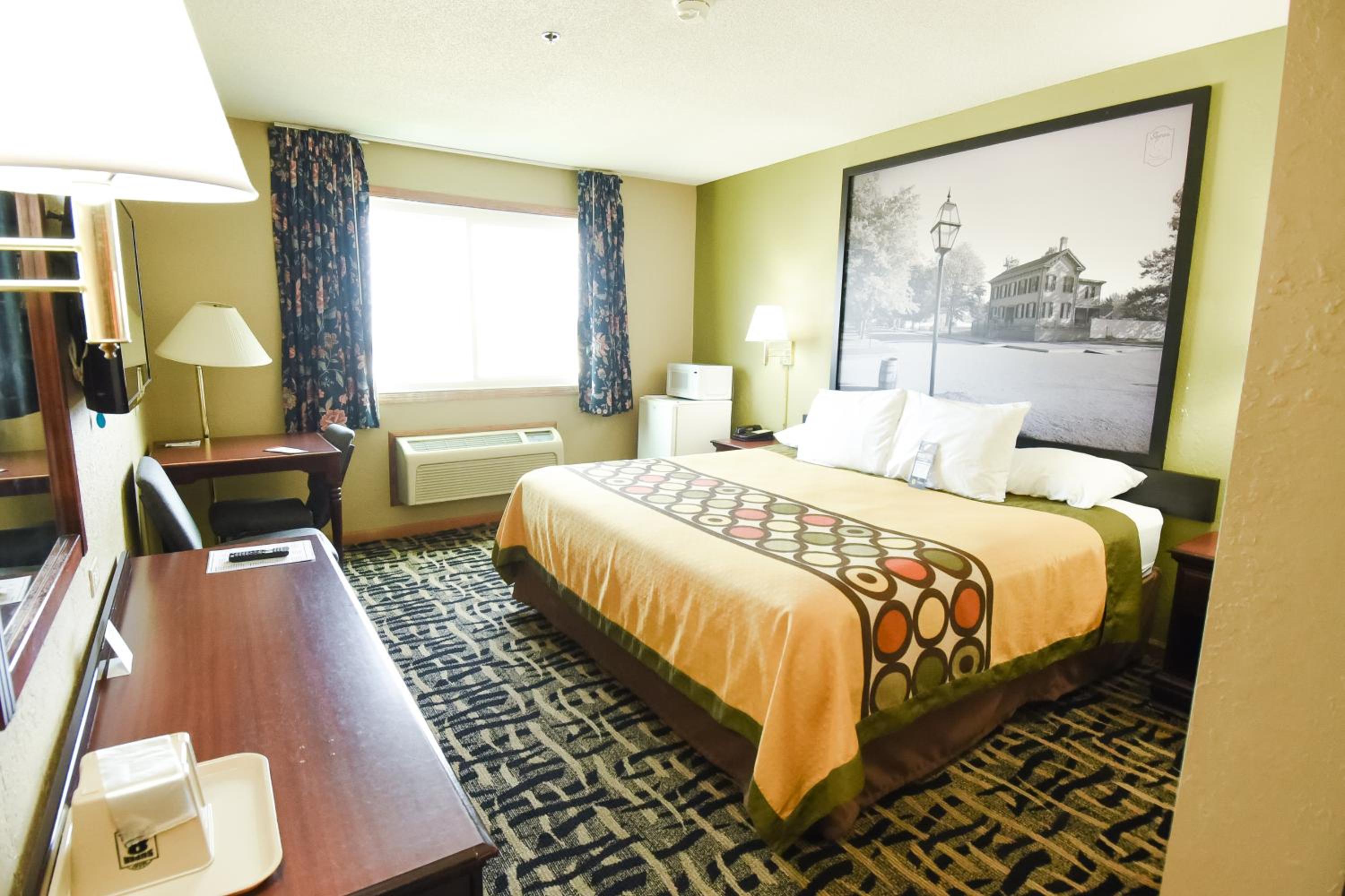 Super 8 by Wyndham McLean/Bloomington SW - Property Image 1