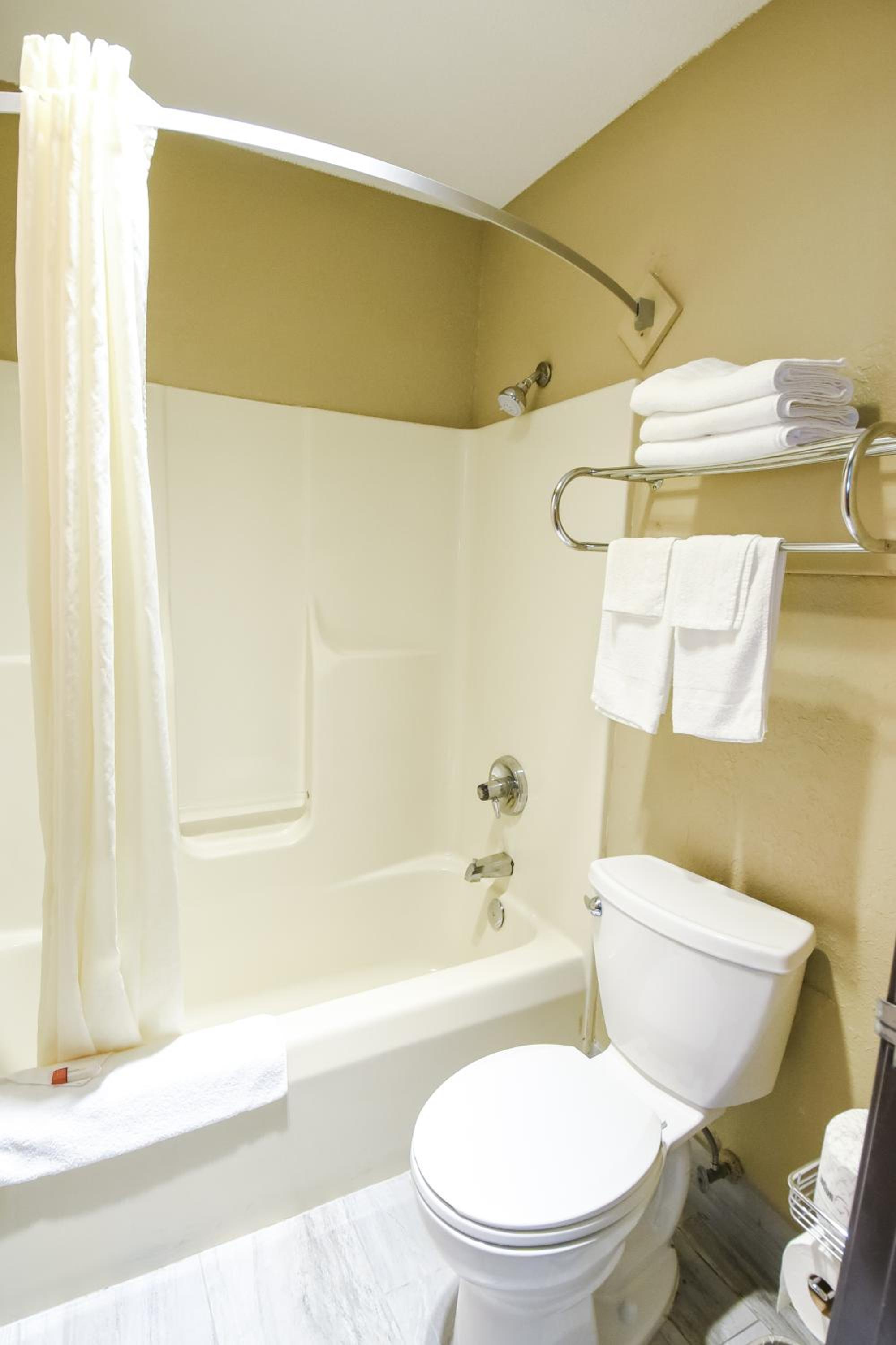 Super 8 by Wyndham McLean/Bloomington SW - Property Image 17