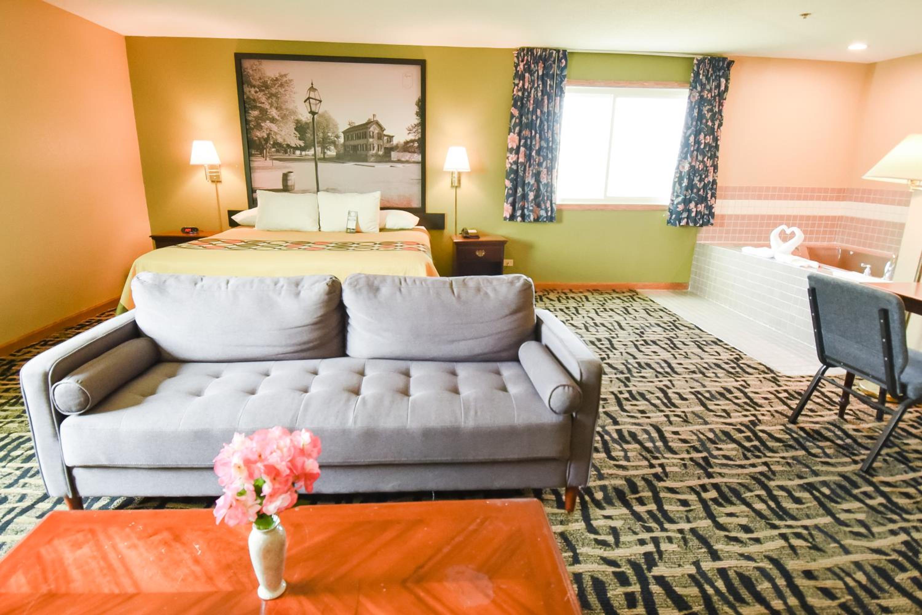 Super 8 by Wyndham McLean/Bloomington SW - Property Image 2