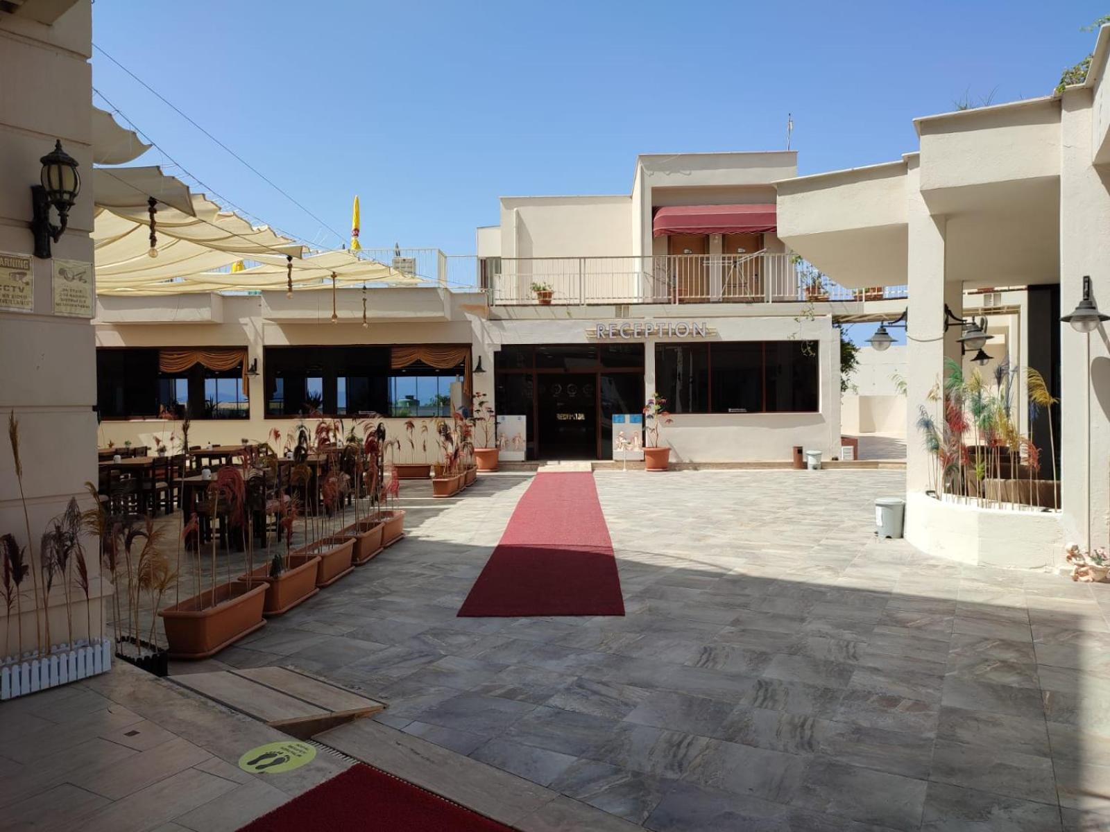 Ladies Beach Suite Hotel - Image 52