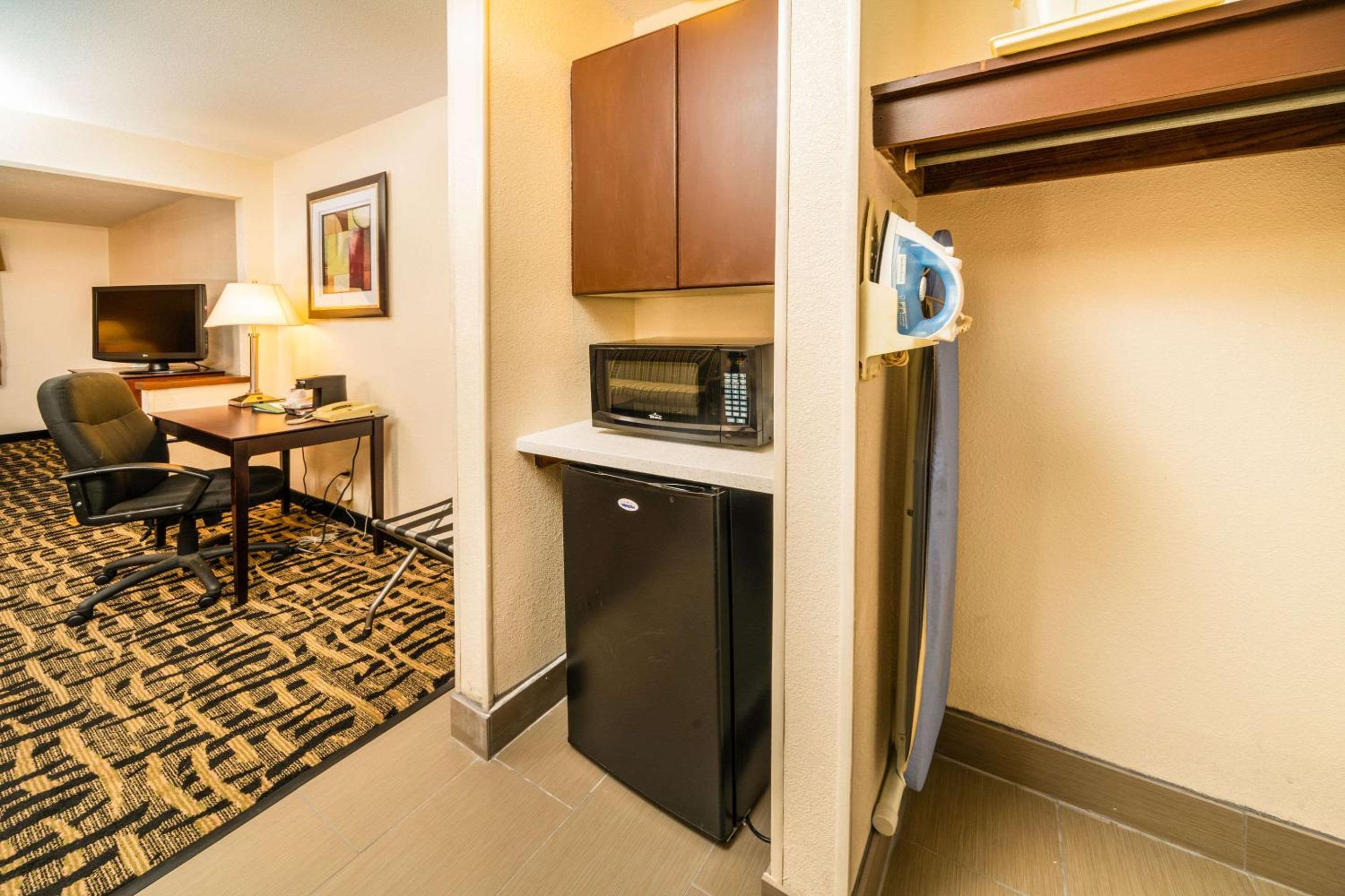 Danville Vacations - Quality Inn  Suites - Property Image 21