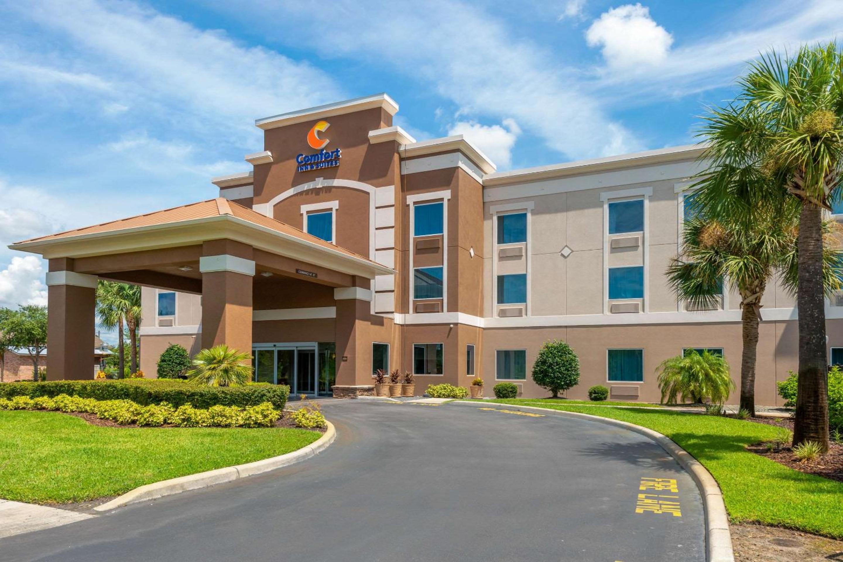Leesburg Vacations - Comfort Inn  Suites Wildwood - The Villages - Property Image 1