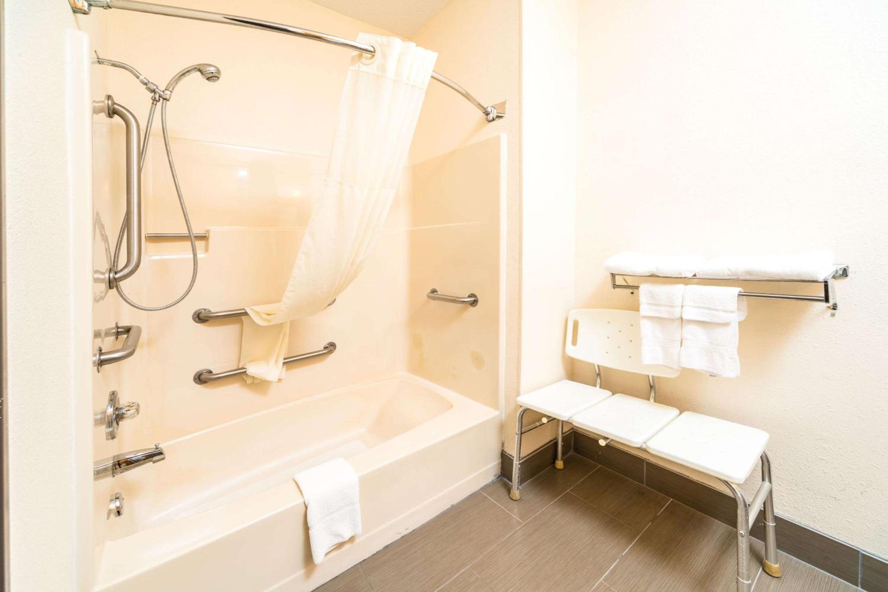 Danville Vacations - Quality Inn  Suites - Property Image 16