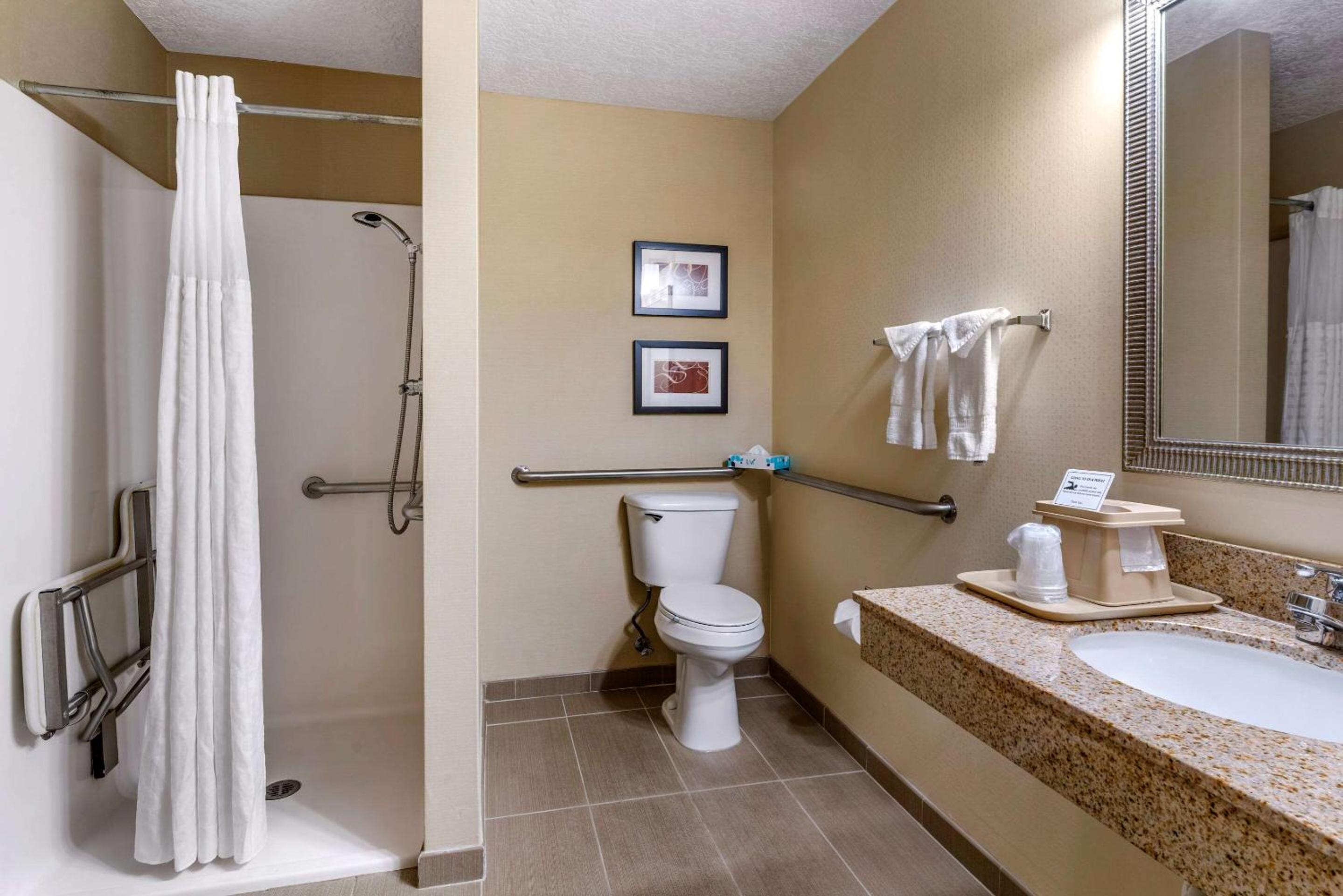 Albany Vacations - Comfort Suites Linn County Fairground and Expo - Property Image 30