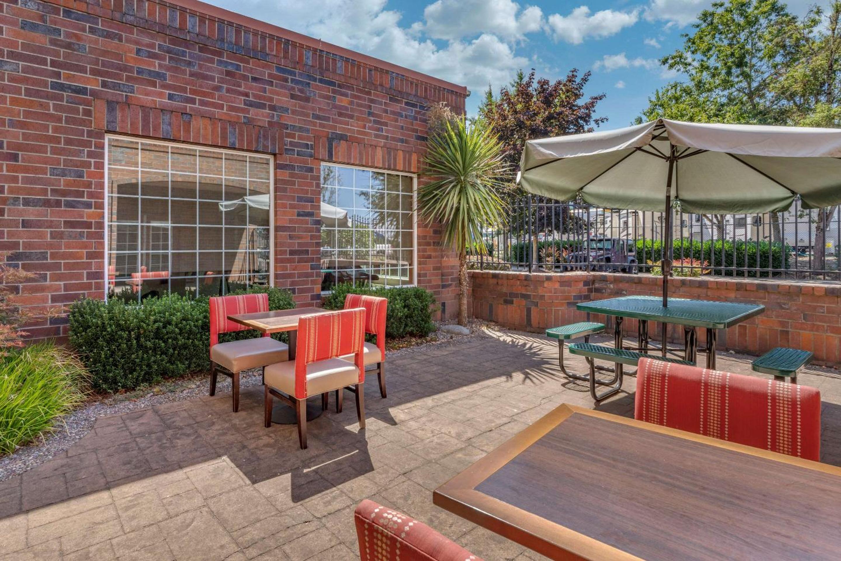 Albany Vacations - Comfort Suites Linn County Fairground and Expo - Property Image 7