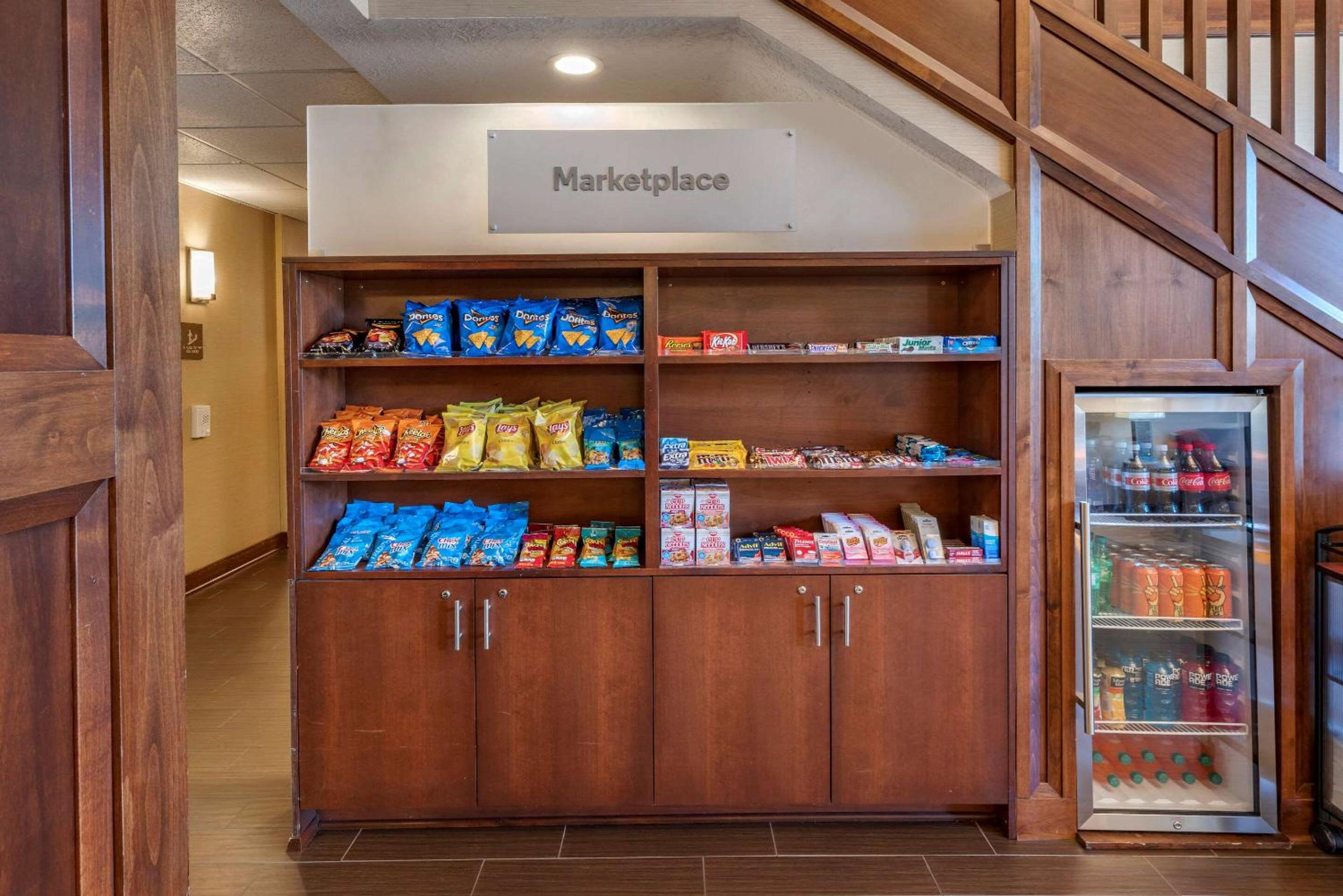 Albany Vacations - Comfort Suites Linn County Fairground and Expo - Property Image 8