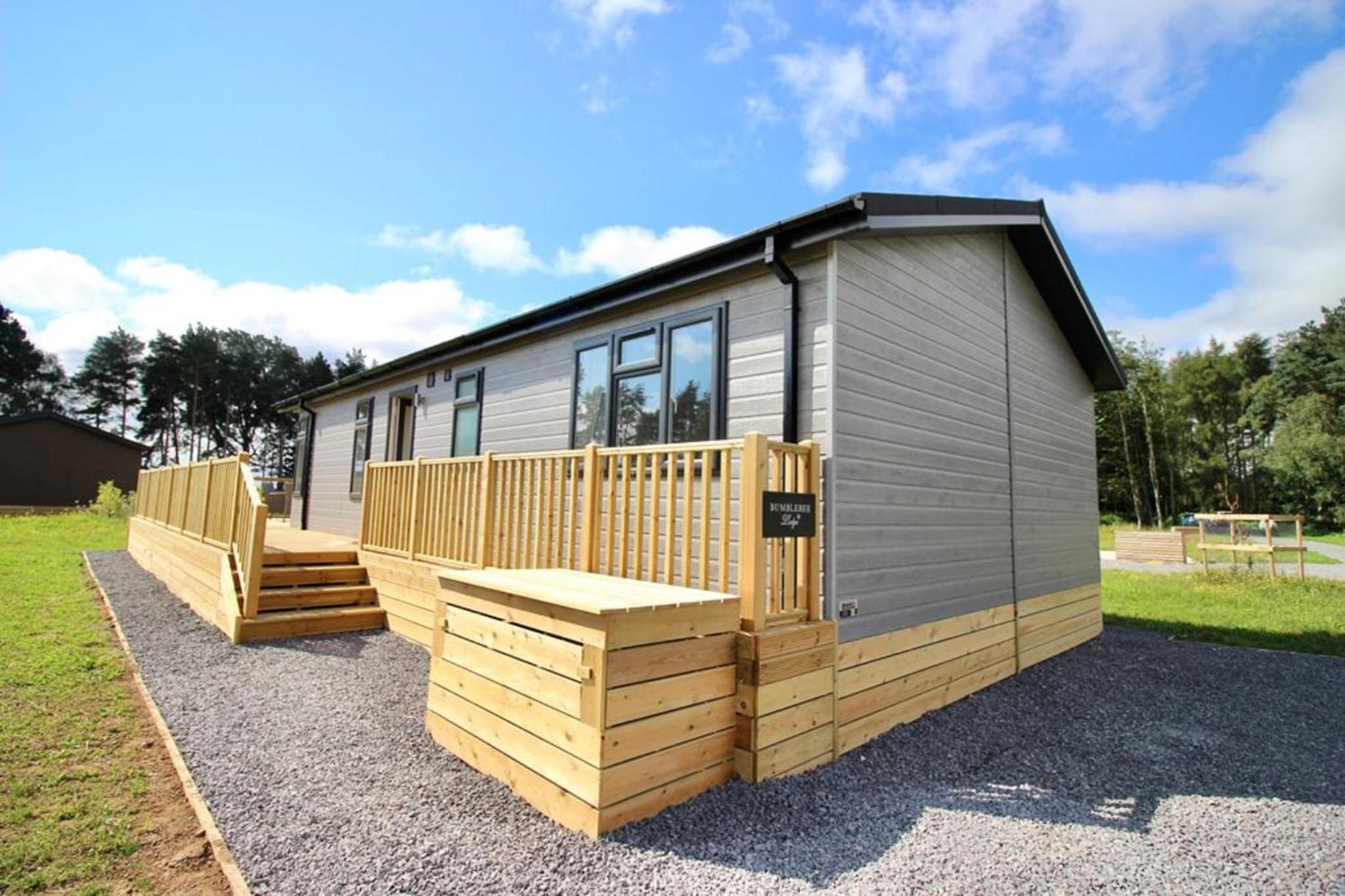 Hotel Hollicarrs - Bumblebee Lodge - Image 1