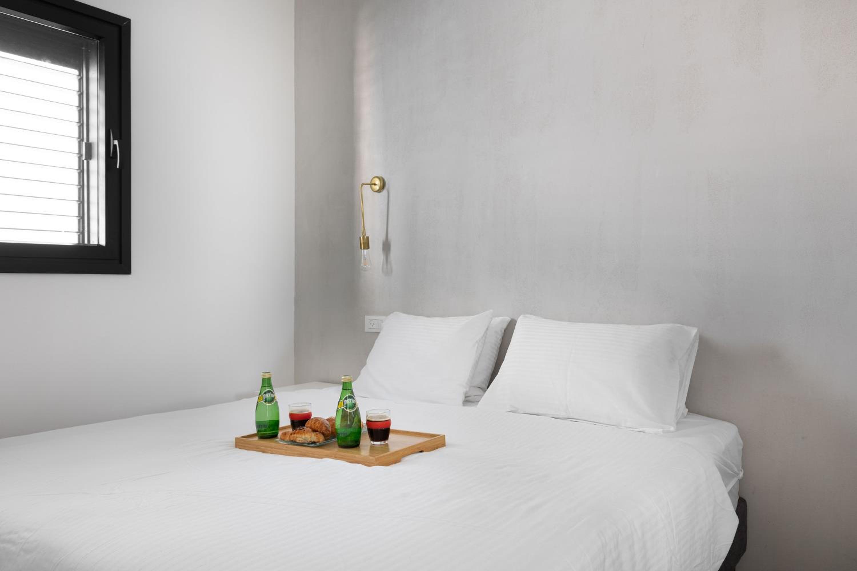 Fabulous Corner Market by TLV2RENT view 4
