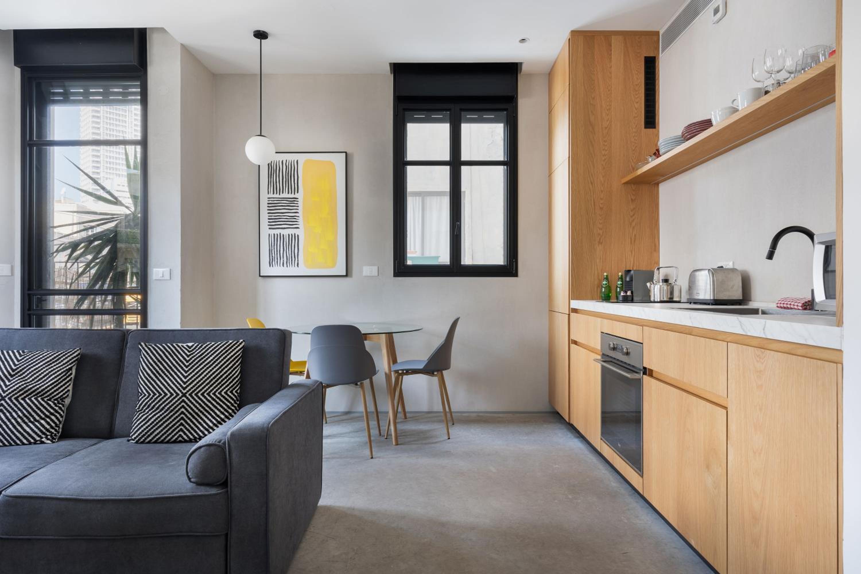 Fabulous Corner Market by TLV2RENT view 3