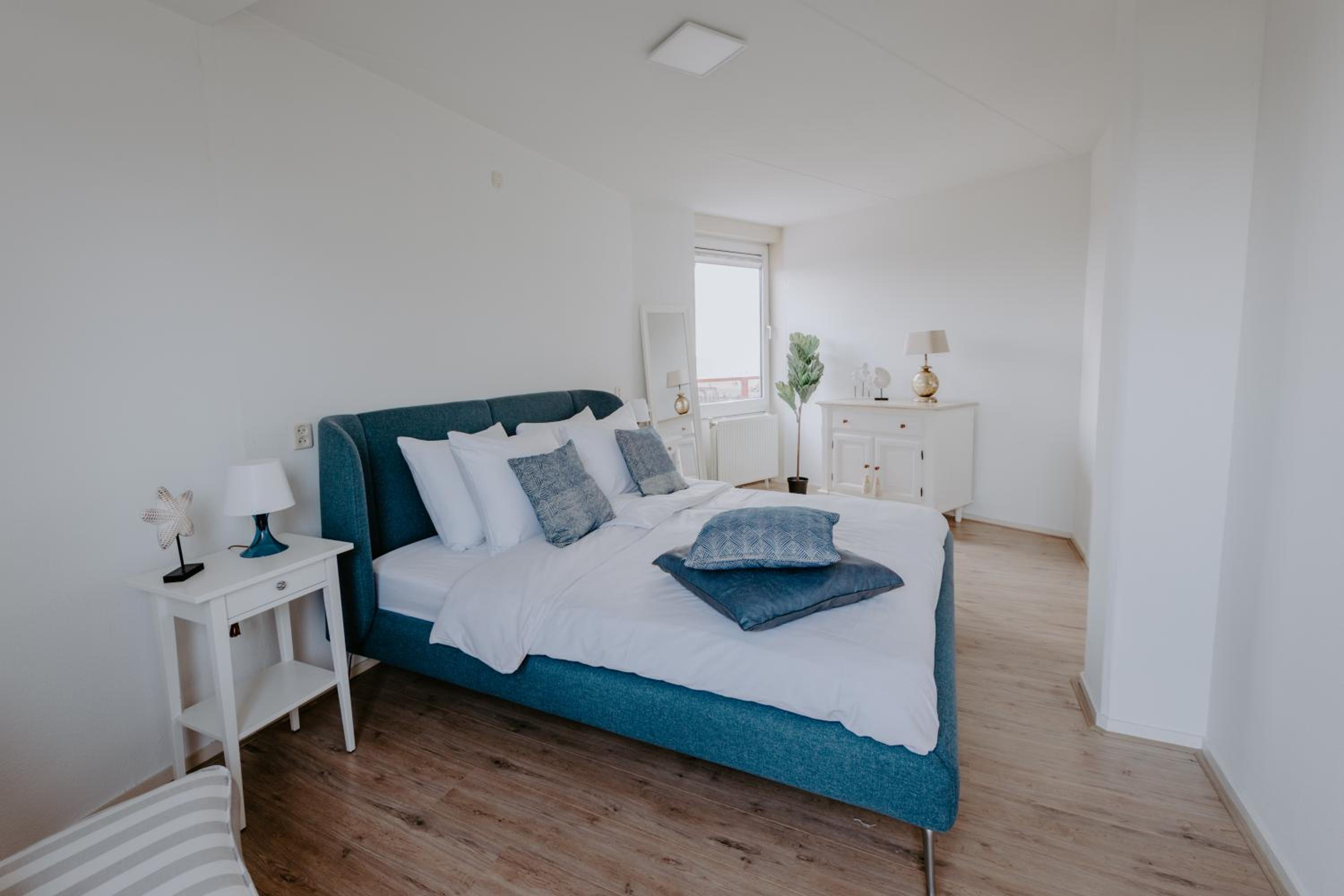 Stijlvol appartement op strand Makkum view 2