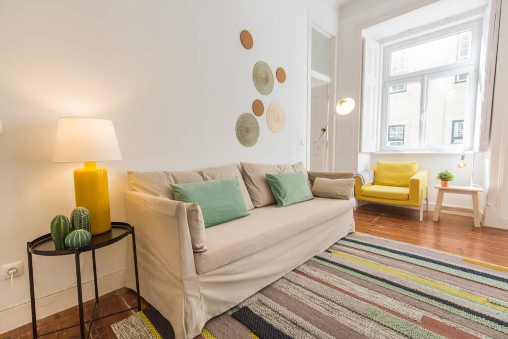 135 A - Stay in Tranquil Flat in Alfama near Sé and Castle view 3