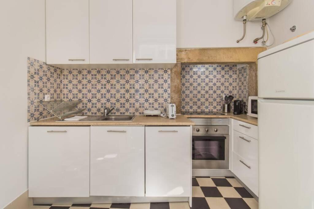 135 A - Stay in Tranquil Flat in Alfama near Sé and Castle view 4