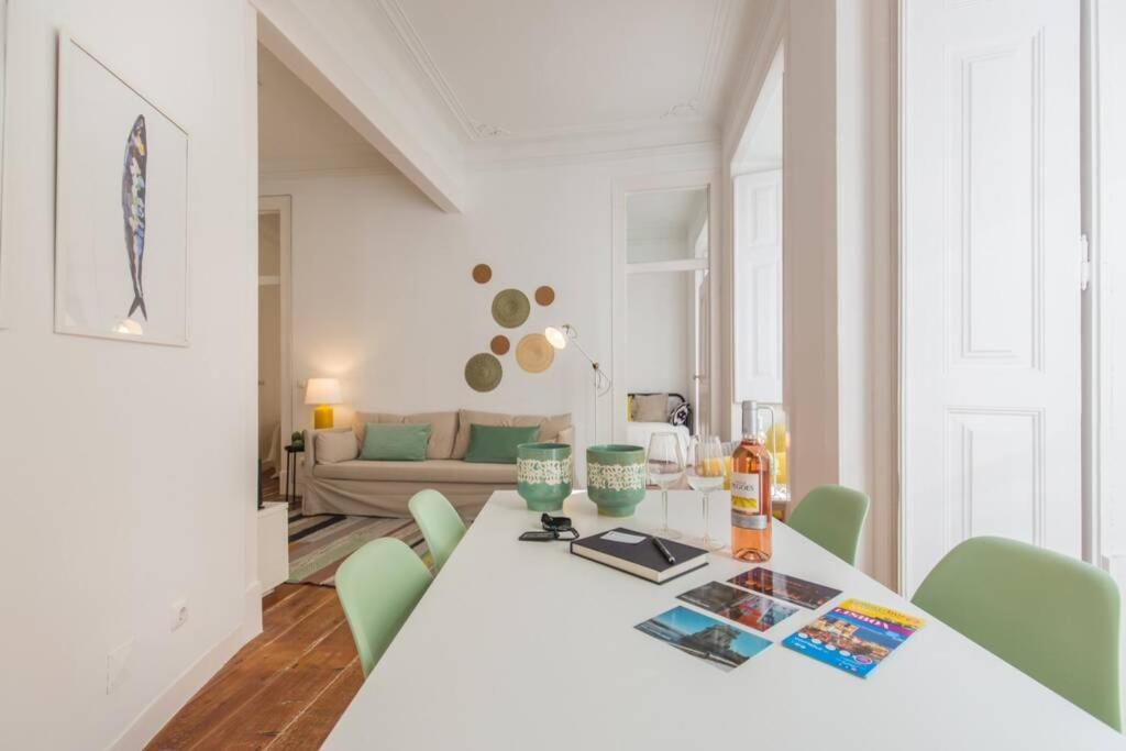 135 A - Stay in Tranquil Flat in Alfama near Sé and Castle view 5