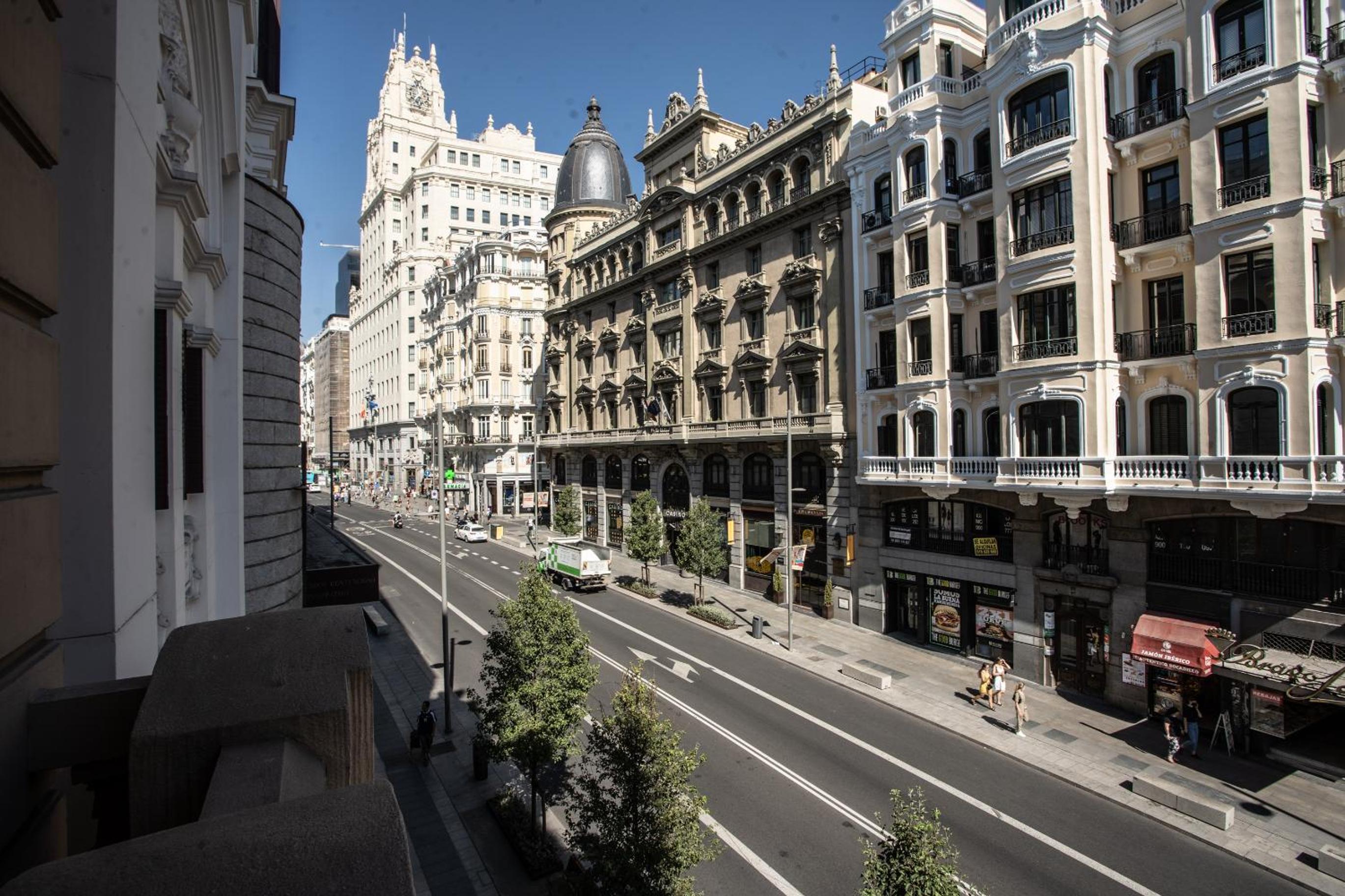 SUITES YOU Gran Vía view 3