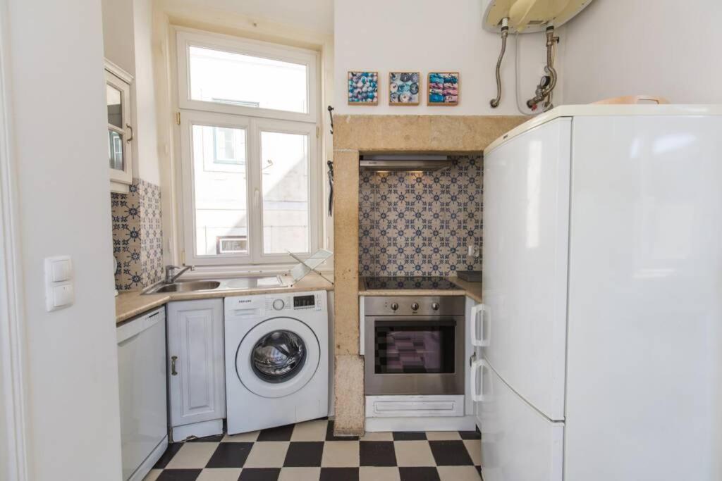 Quiet Charming Flat in Historic Alfama near Baixa view 5
