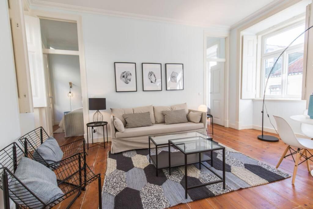 Quiet Charming Flat in Historic Alfama near Baixa view 2