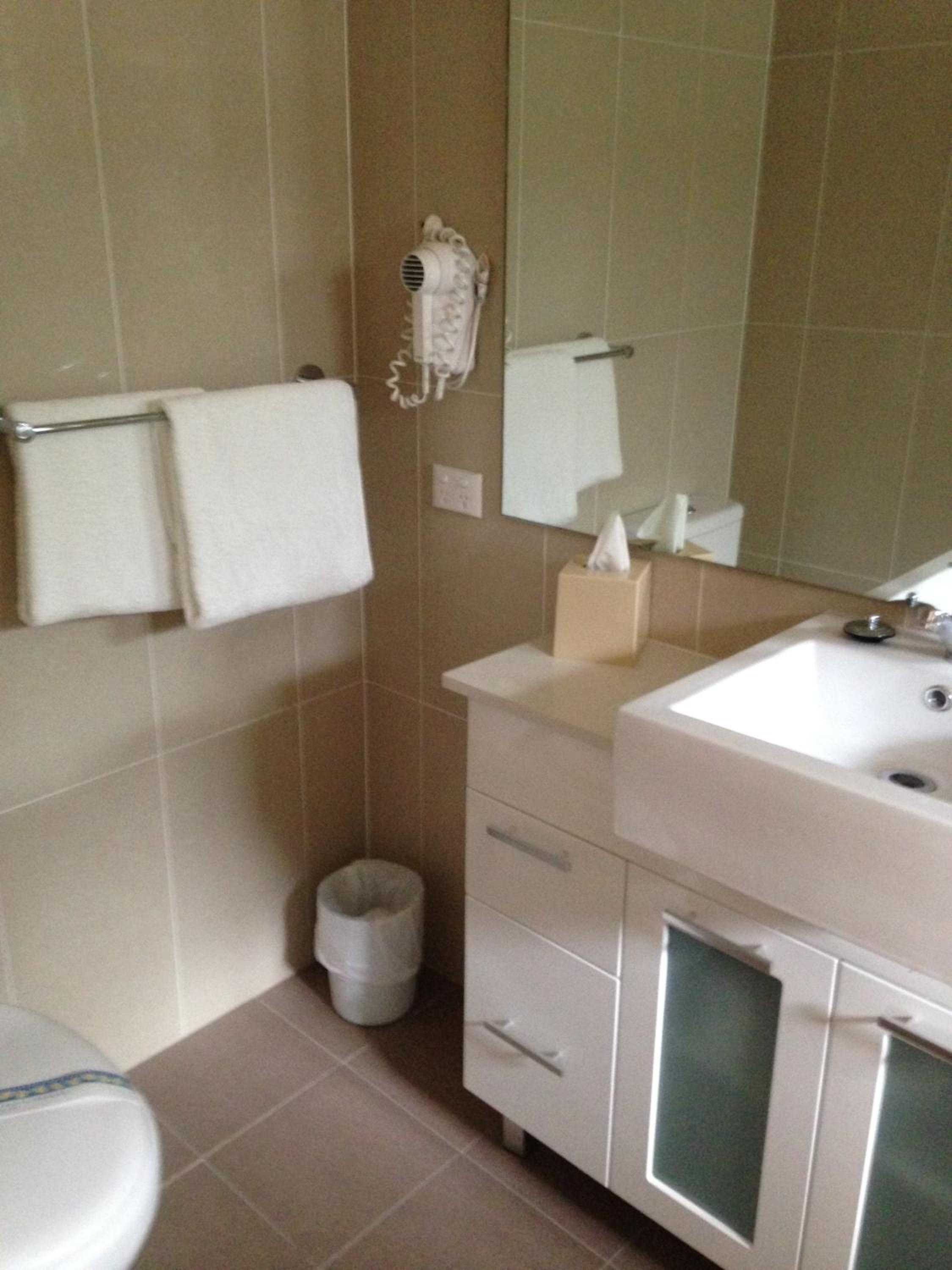 Francis Phillip Motor Inn and The Lodge