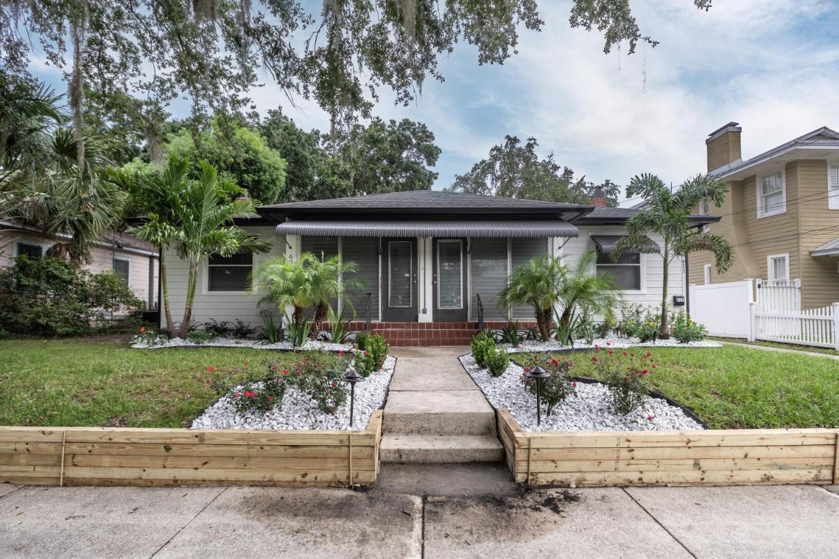Cozy Apartments in the Triplex House, Historic District of Orlando