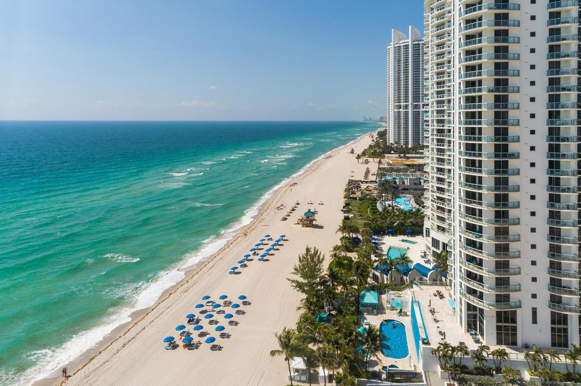 Sunny Isles 1BDR Sea View and Pool view 3