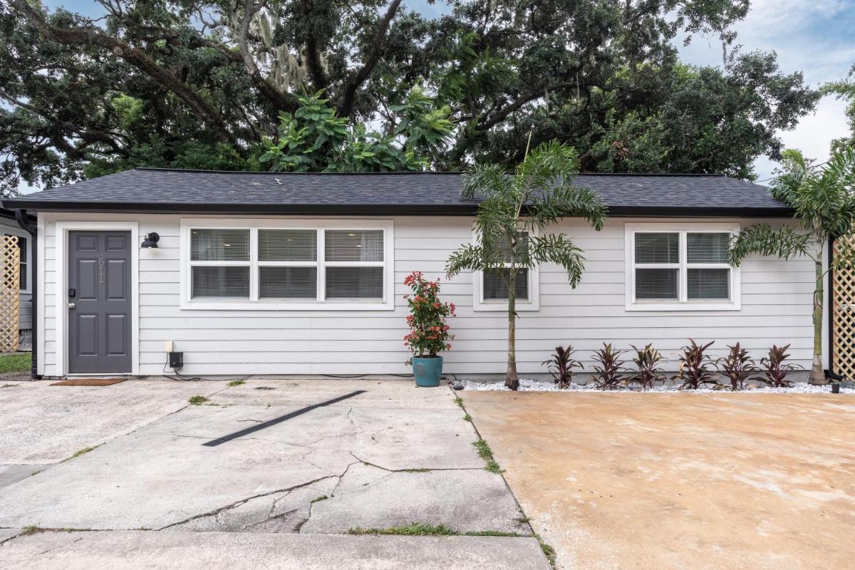 Cozy Apartments in the Triplex House, Historic District of Orlando