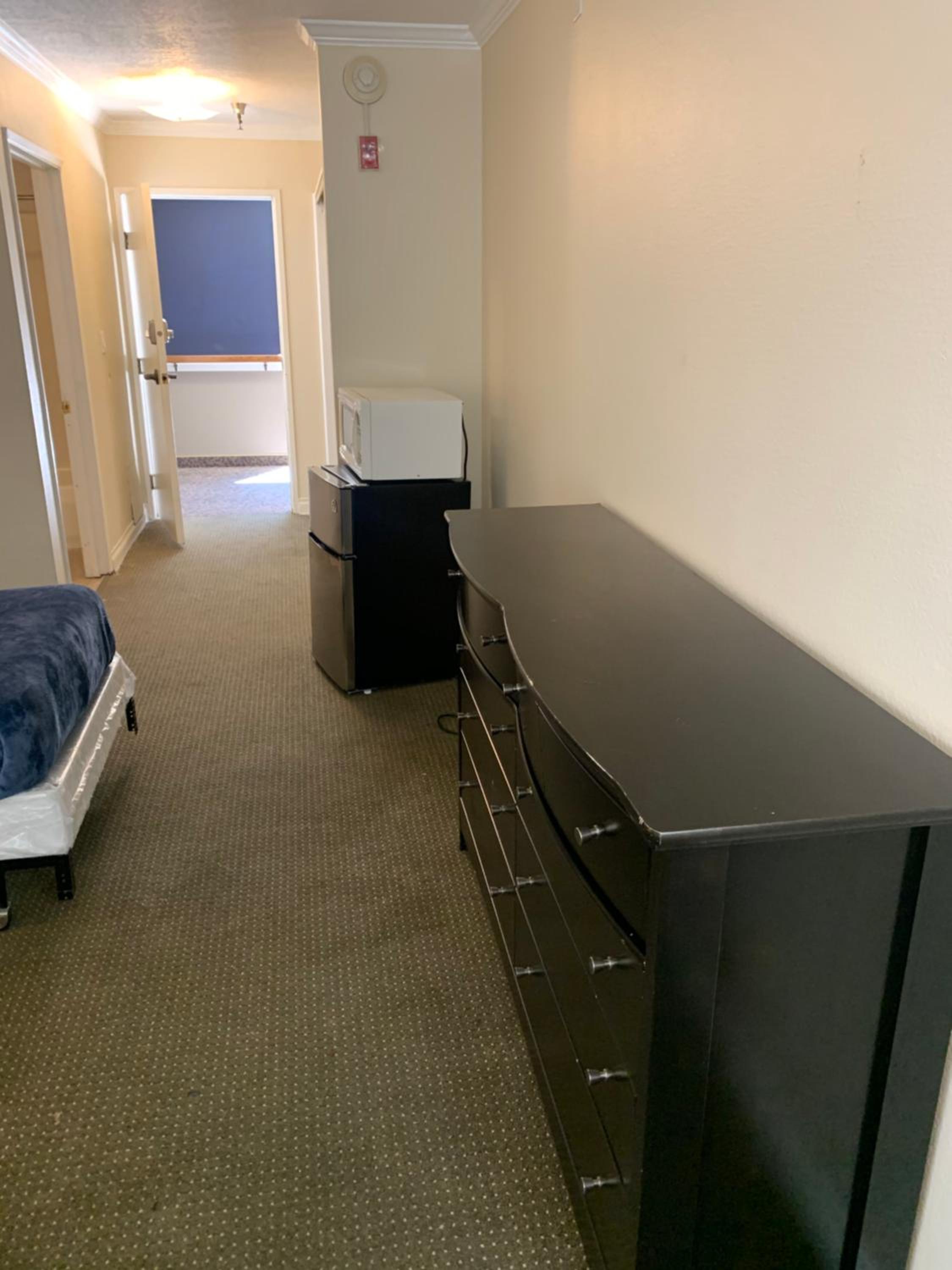 Charming Double Bed Hotel Style (A10) - Image 2