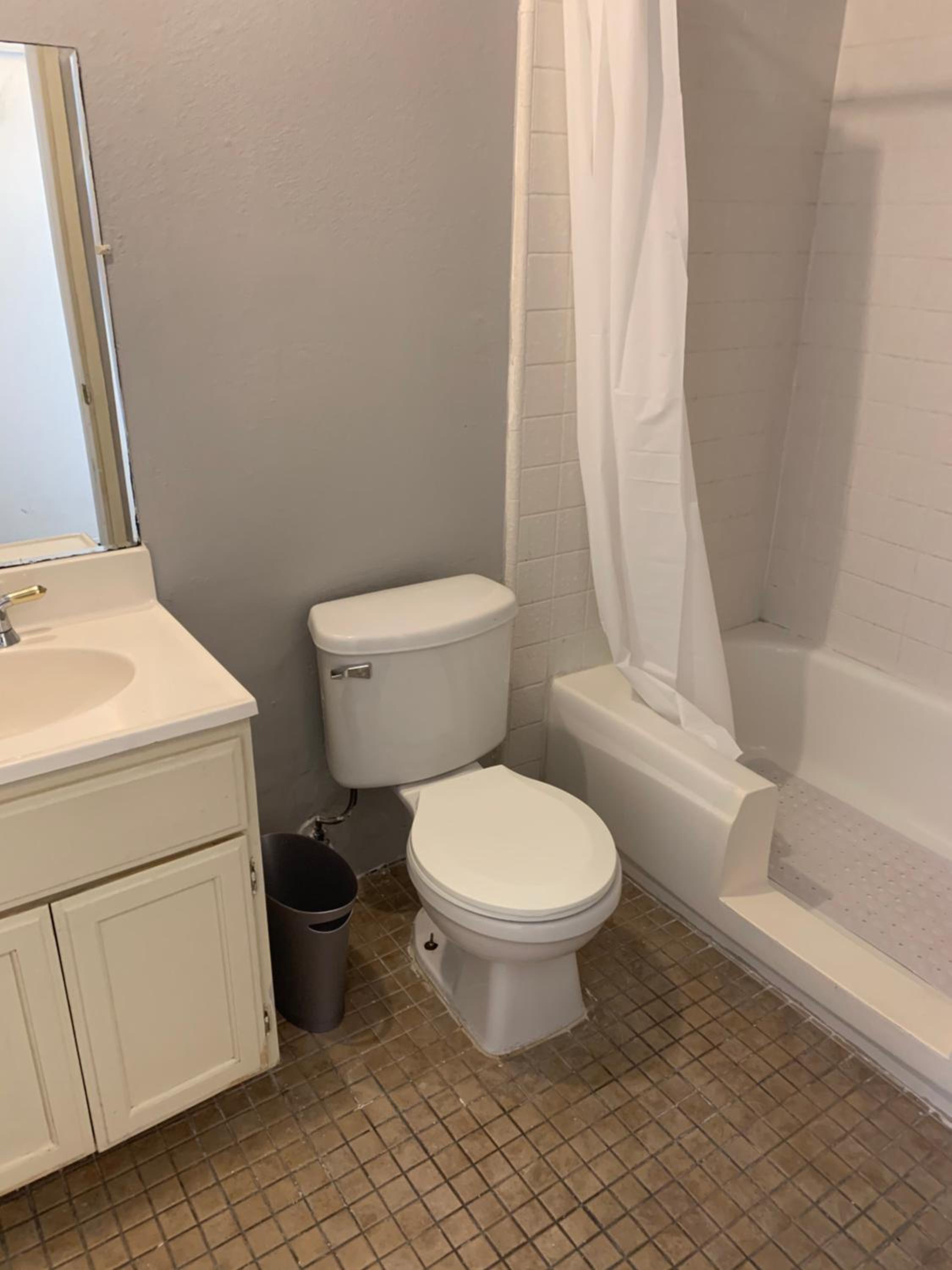 Charming Double Bed Hotel Style (A10) - Image 5