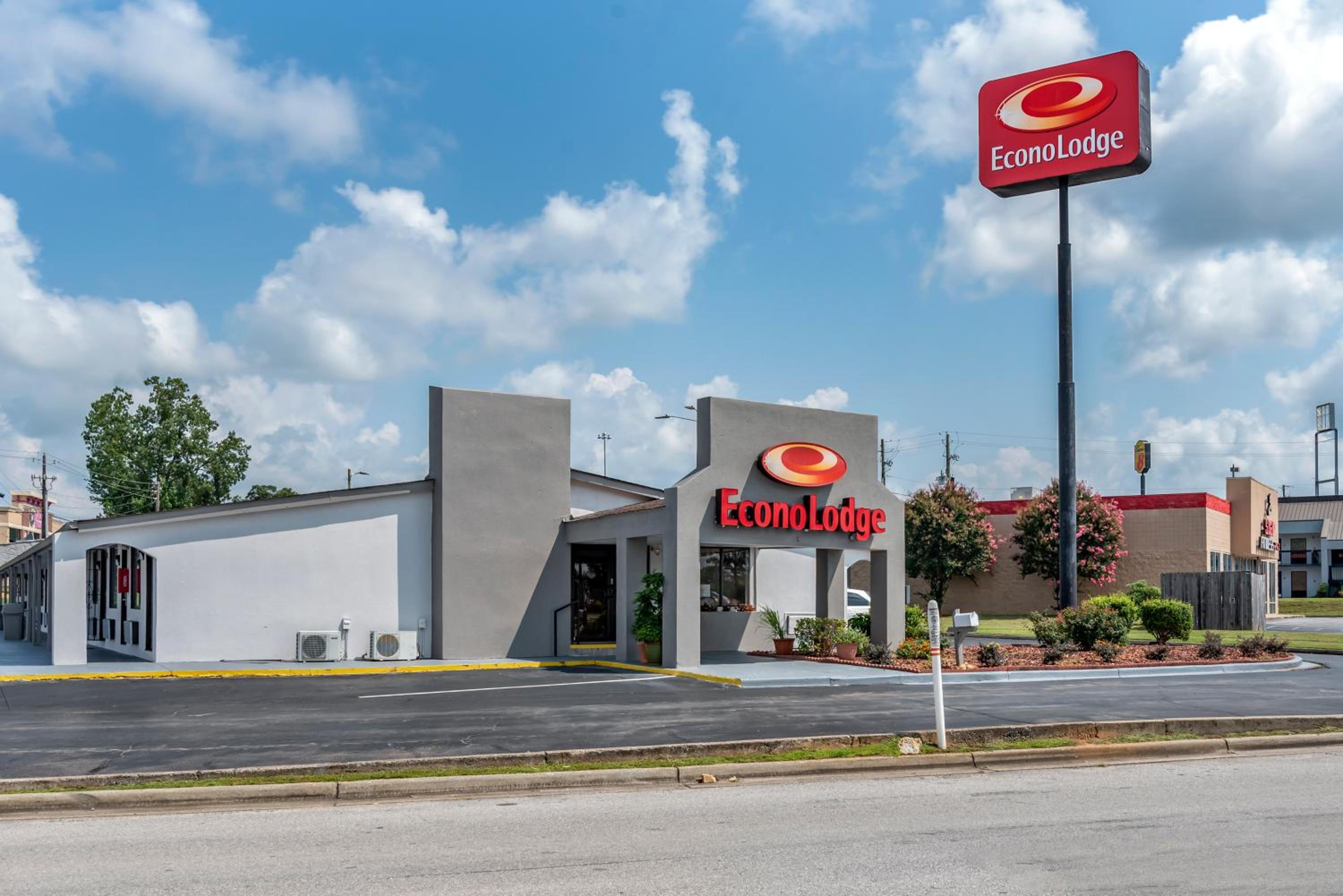 Oxford Vacations - Econo Lodge - Property Image 1