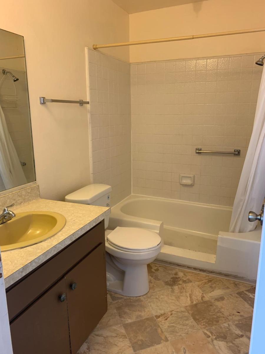 Deluxe Hotel Style Unit (B08) - Image 1