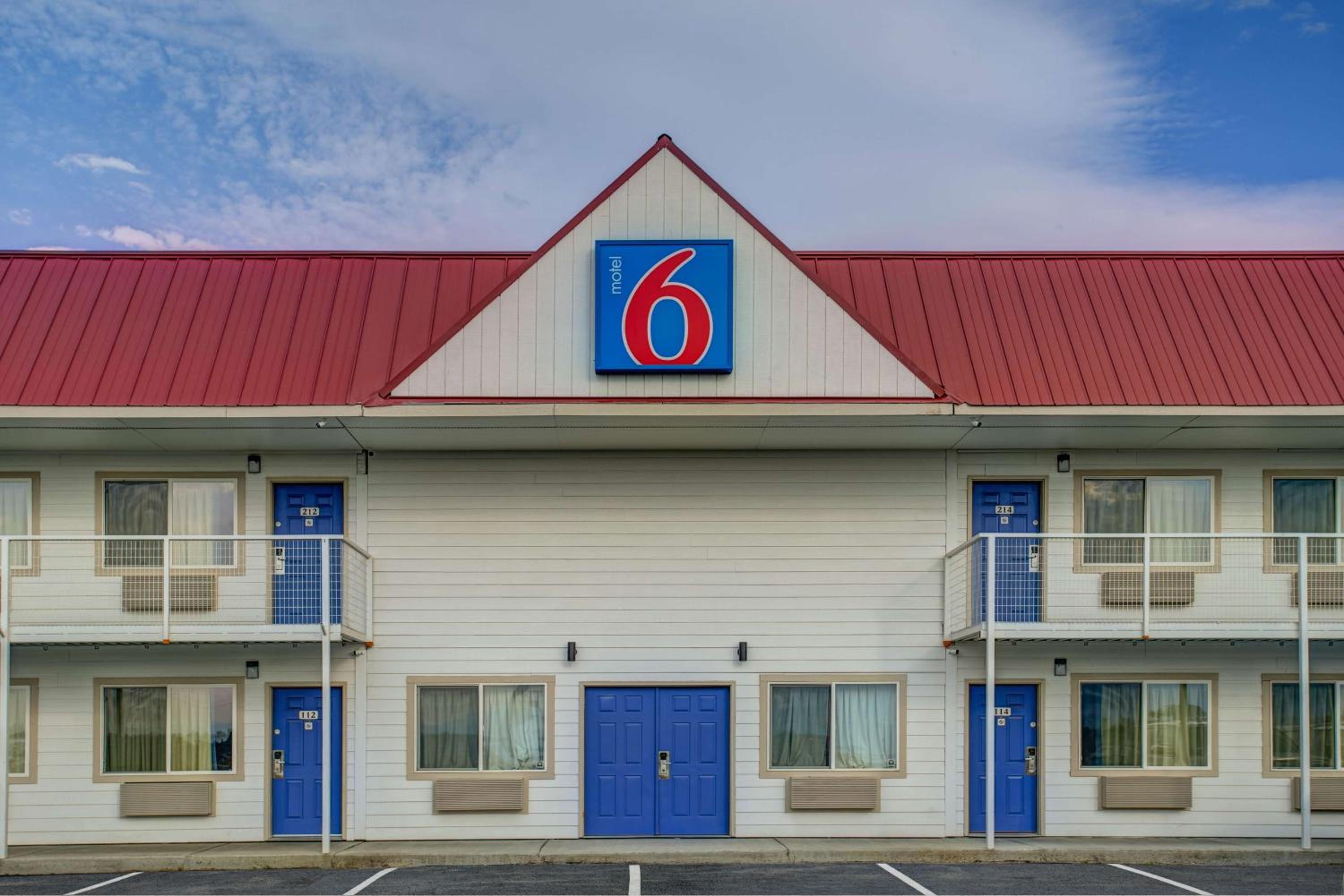 Baker City Vacations - Motel 6-Baker City, OR - Property Image 1