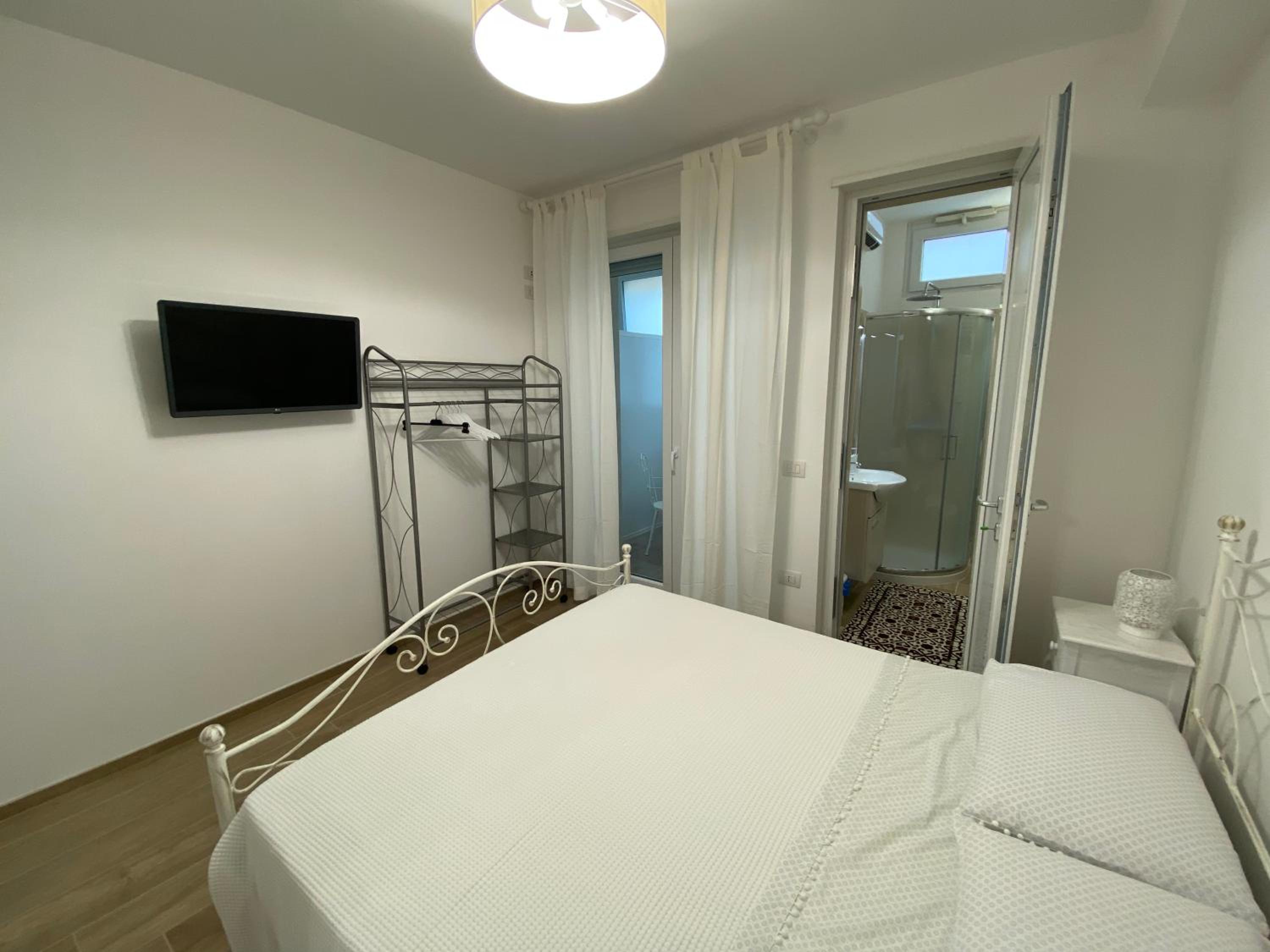 Amare il Mare en Polignano a Mare — hotel room
