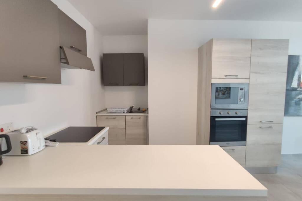 Brand new 3 bedroom Apartment close to the sea view 2