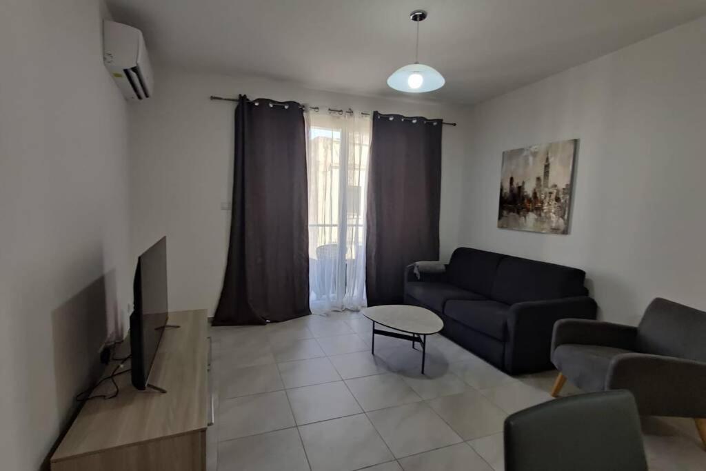 Brand new 3 bedroom Apartment close to the sea view 4