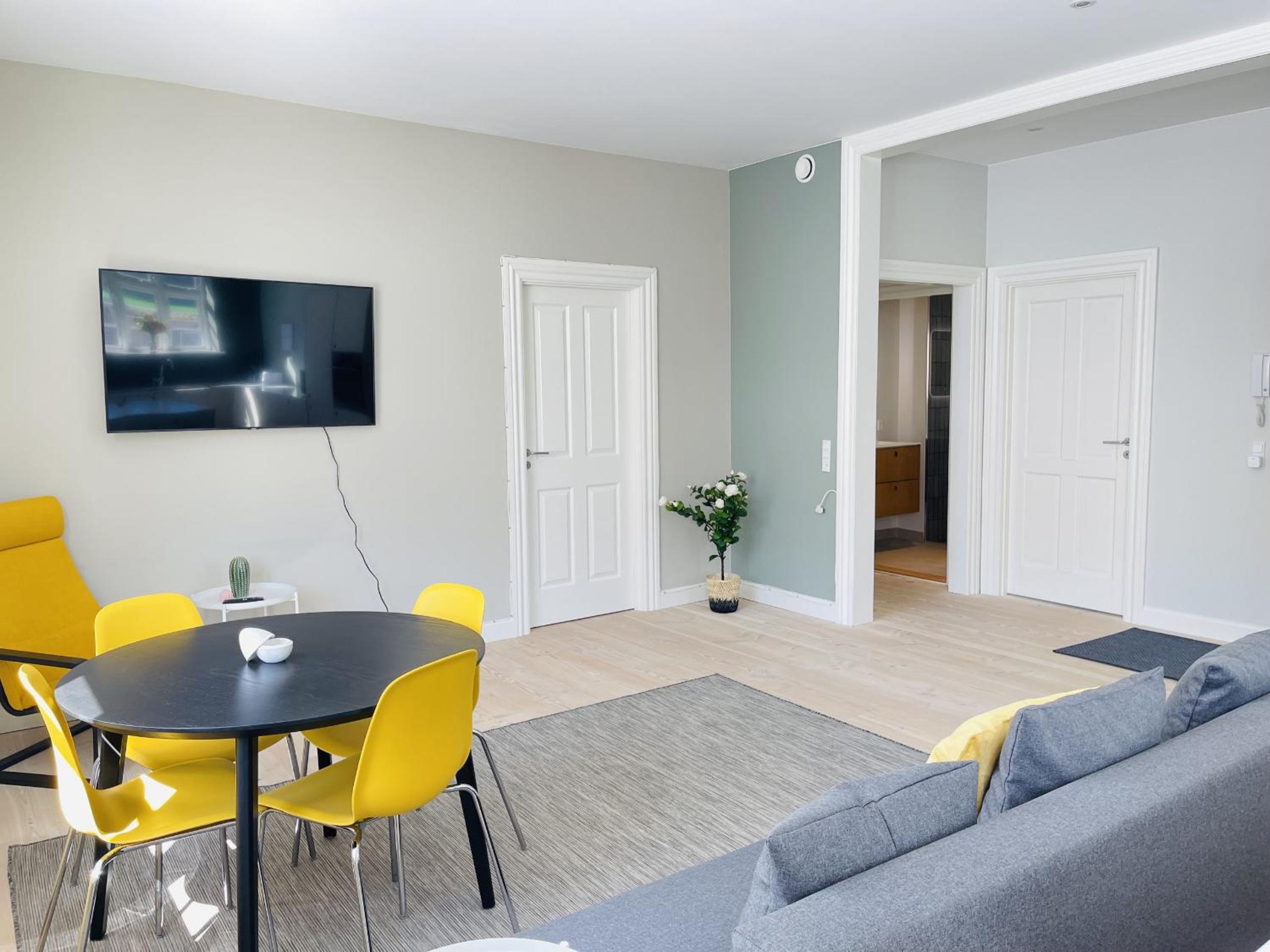 aday - 2 bedroom with modern kitchen and free parking view 3