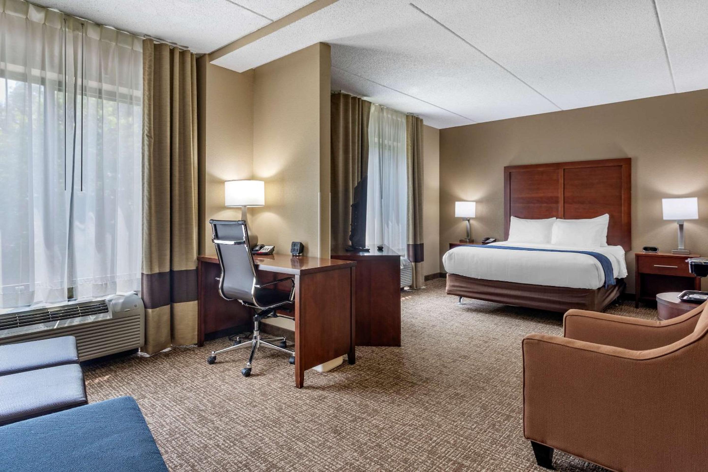 Comfort Suites Manchester near Arnold AFB