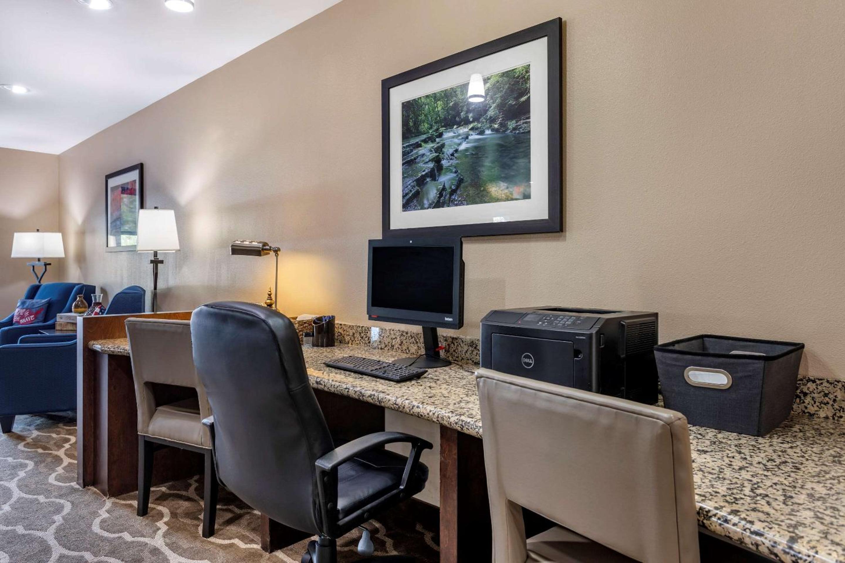 Comfort Suites Manchester near Arnold AFB
