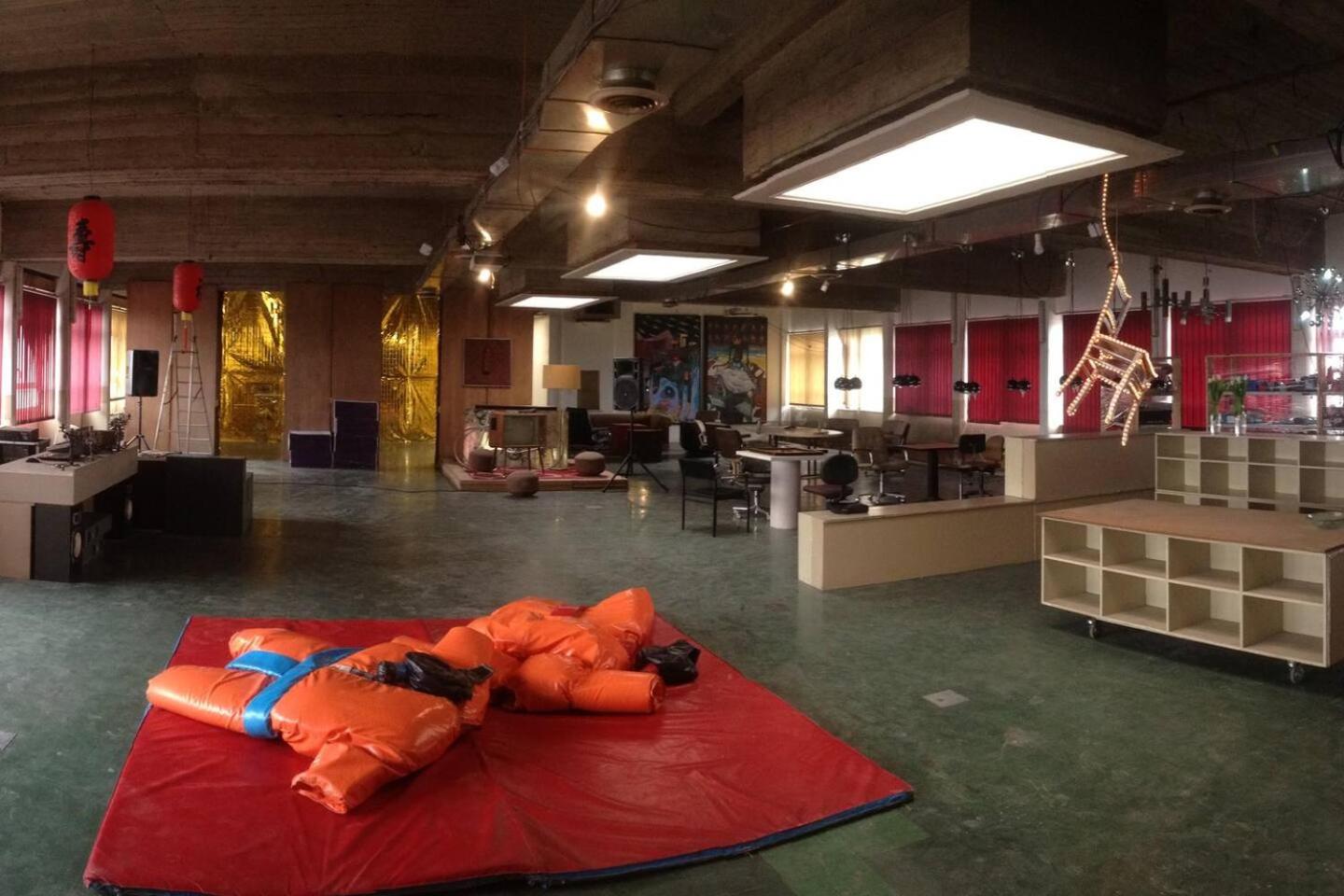 Adventure Alternative - GUEST HOUSE - Arts-Factory-Experience - For artists, makers and open minds - Attention, we are not a hotel and are not adapted for  view 2