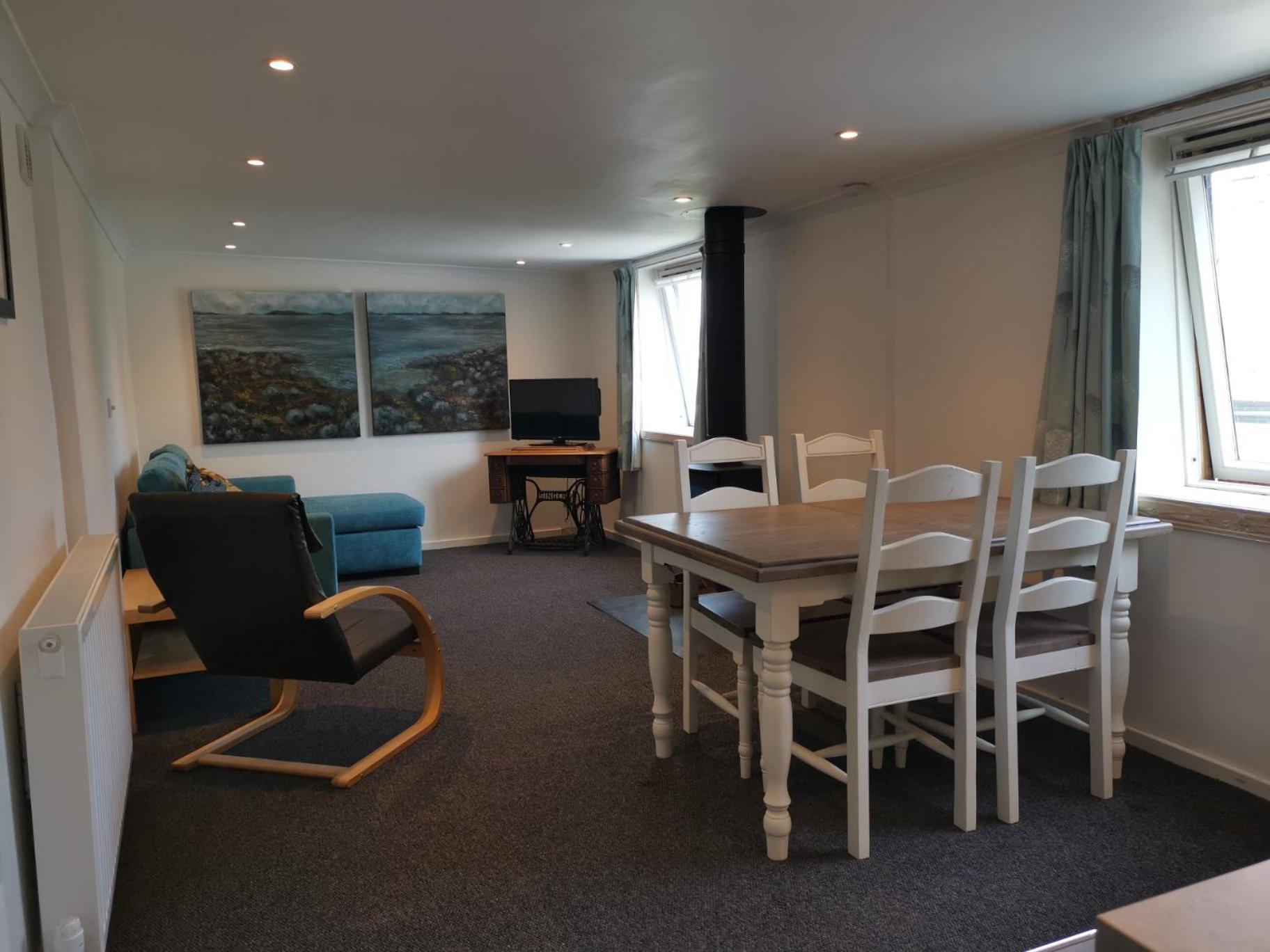 Relax in a 1 Bedroom Apartment near a country Pub view 2