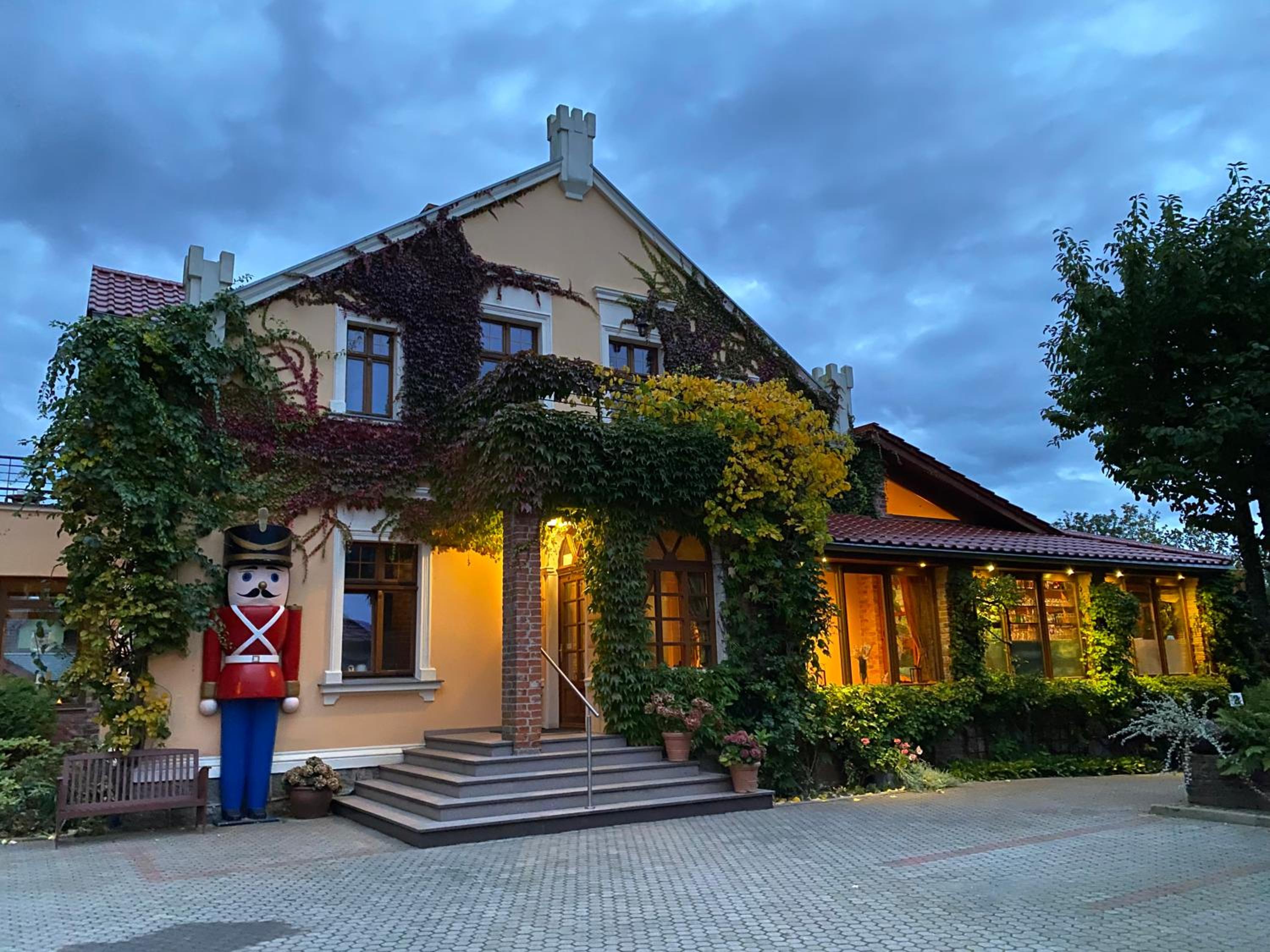 Hotel Oasis Resort & Spa - Image 1