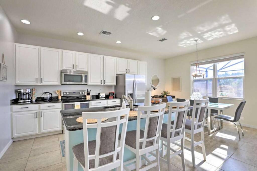 Family Resort - 4BR Home 20 min to Disney or Universal - Private Pool view 2