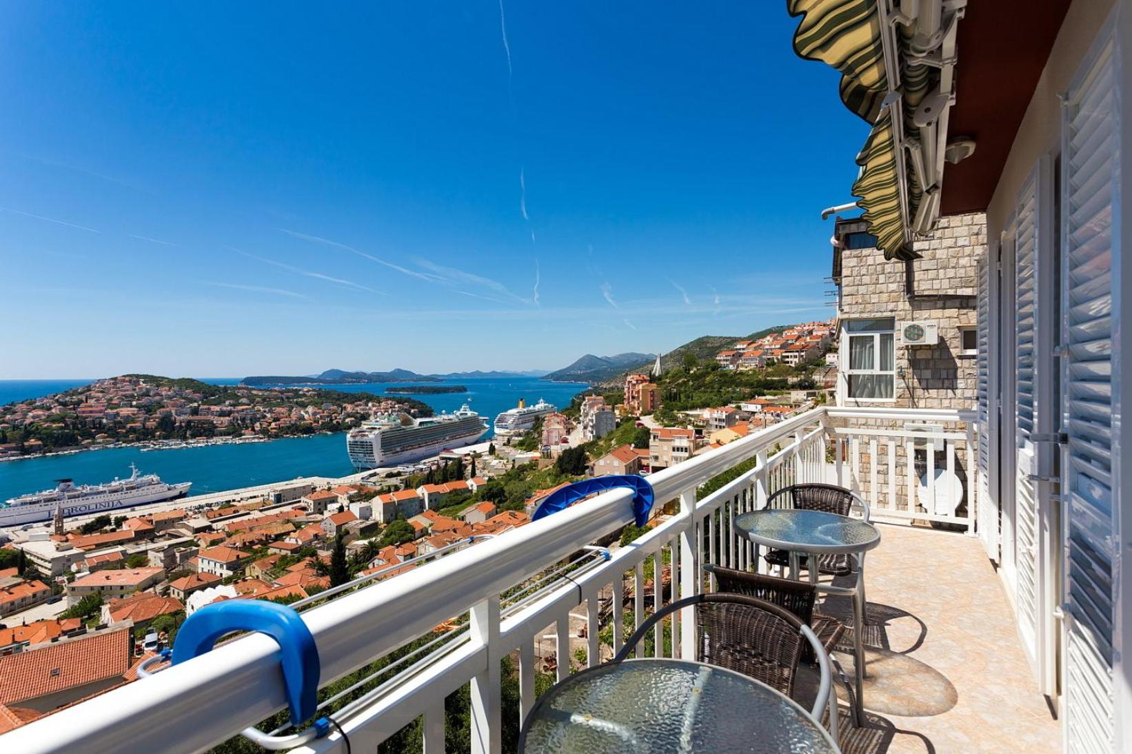Panorama Tarik Rooms