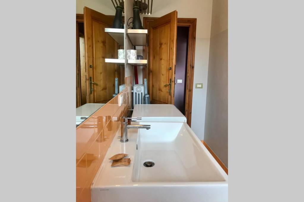 Sunny top floor in San Frediano