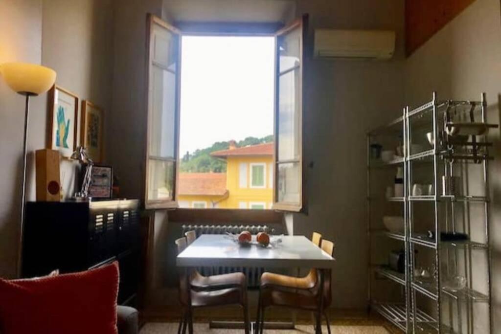 Sunny top floor in San Frediano