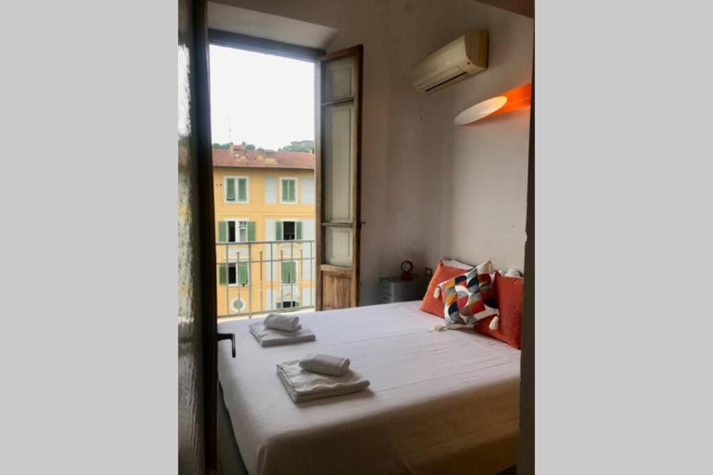 Sunny top floor in San Frediano