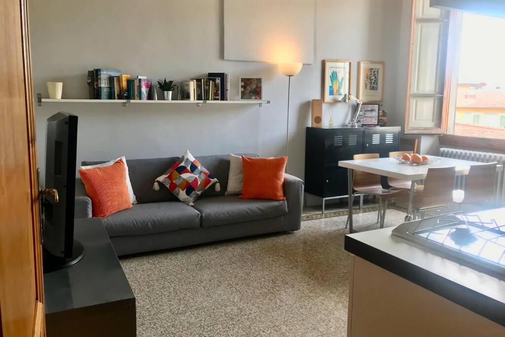 Sunny top floor in San Frediano