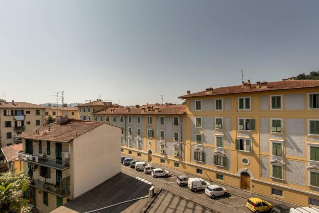 Sunny top floor in San Frediano