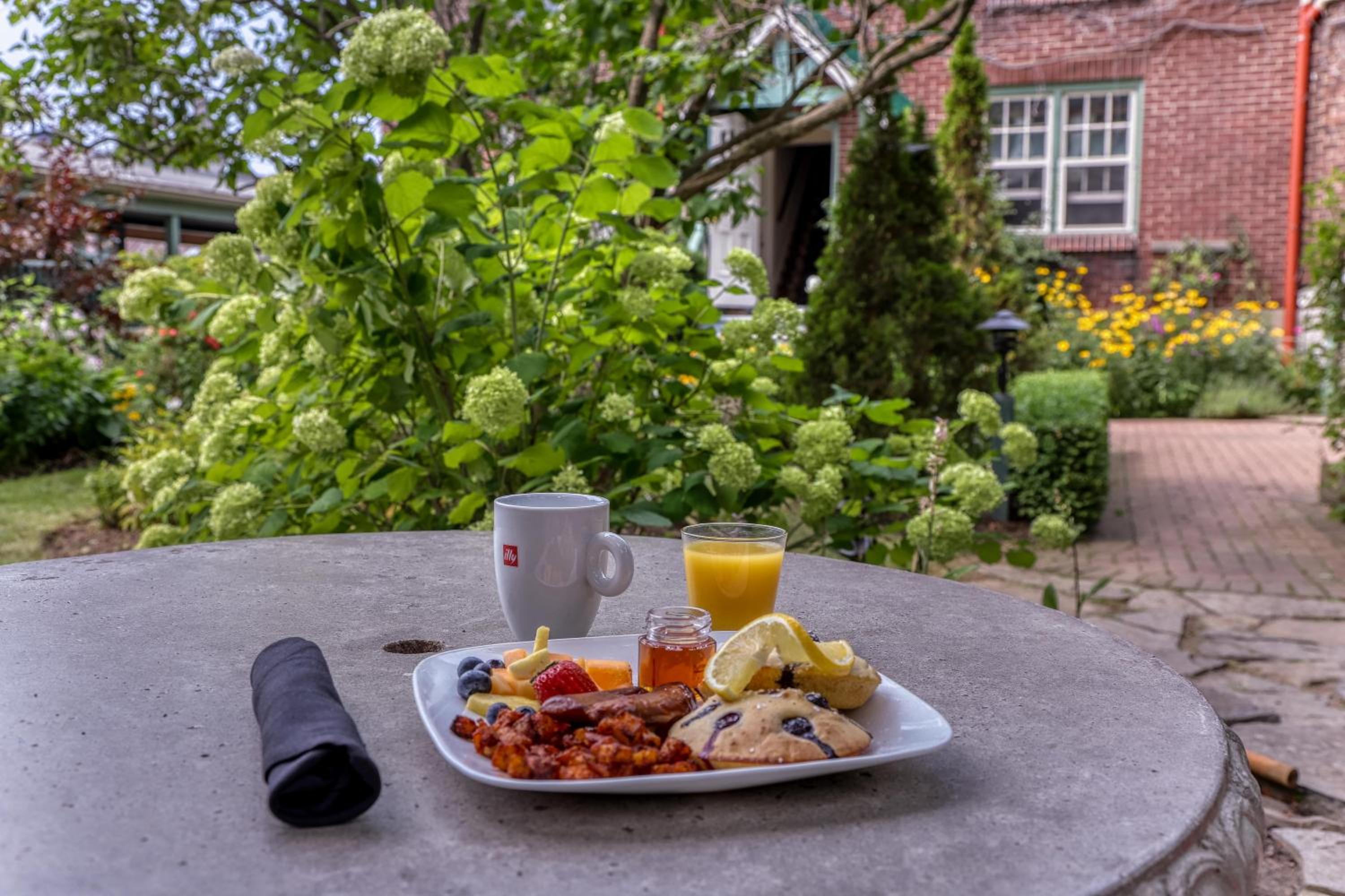 Hochelaga Inn